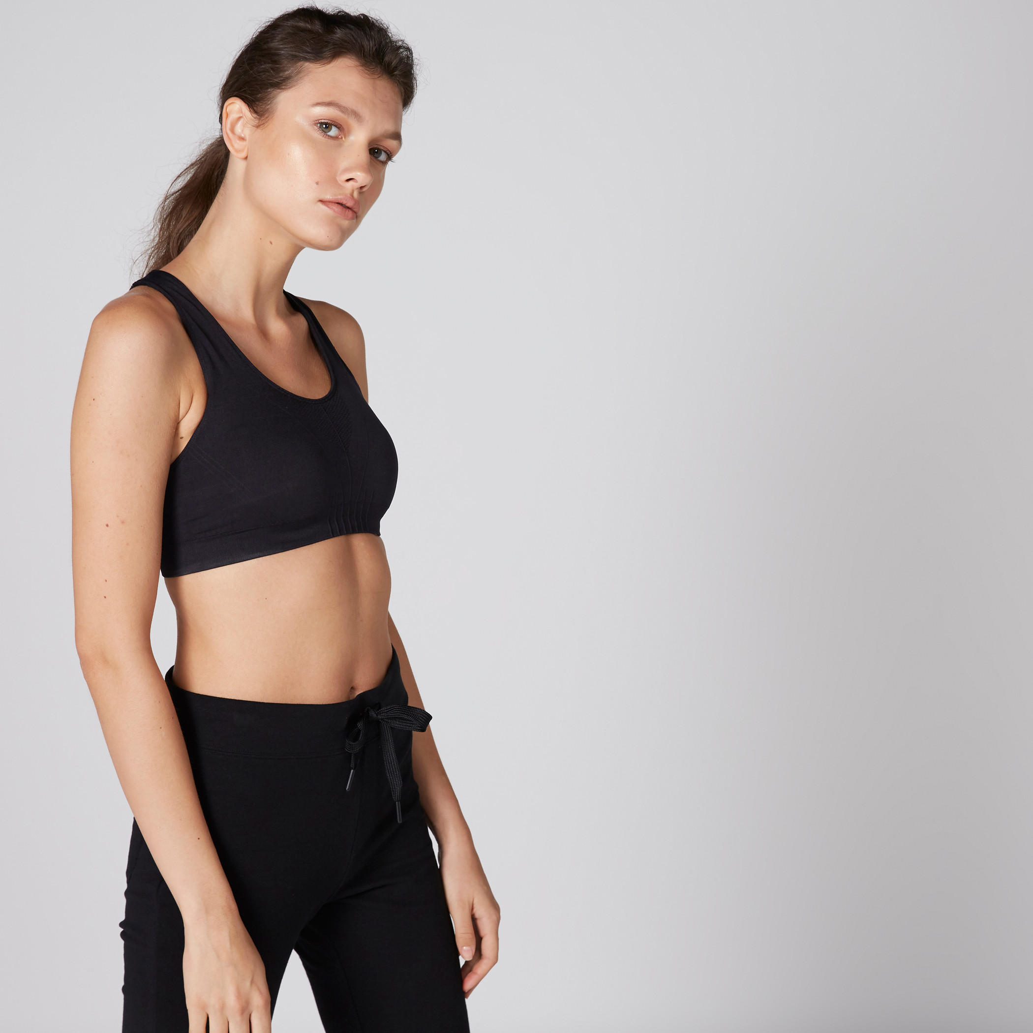 صدرية رياضية بياقة عميقة وظهر ريسر-sports-women-clothing-sportsbras-image-1