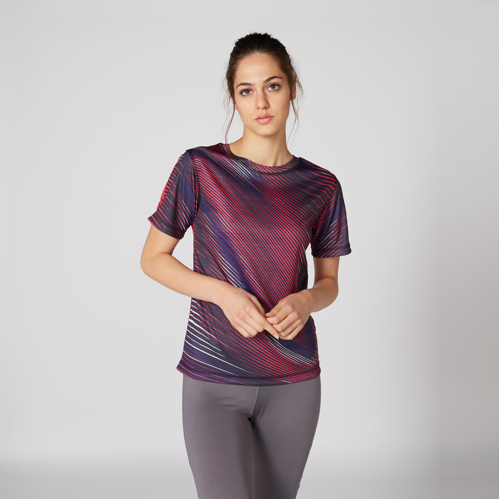 تيشيرت يستخدم على الوجهين بياقة مستديرة وأكمام قصيرة وطبعات-women-clothing-tshirts-image-2