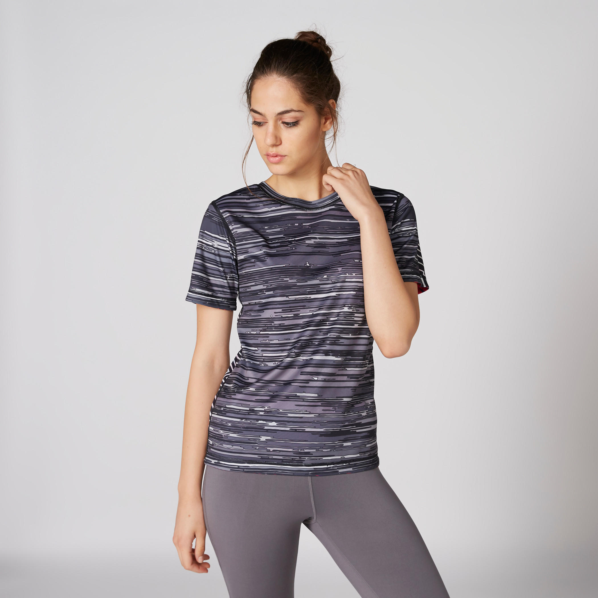 تيشيرت يستخدم على الوجهين بياقة مستديرة وأكمام قصيرة وطبعات-women-clothing-tshirts-image-6