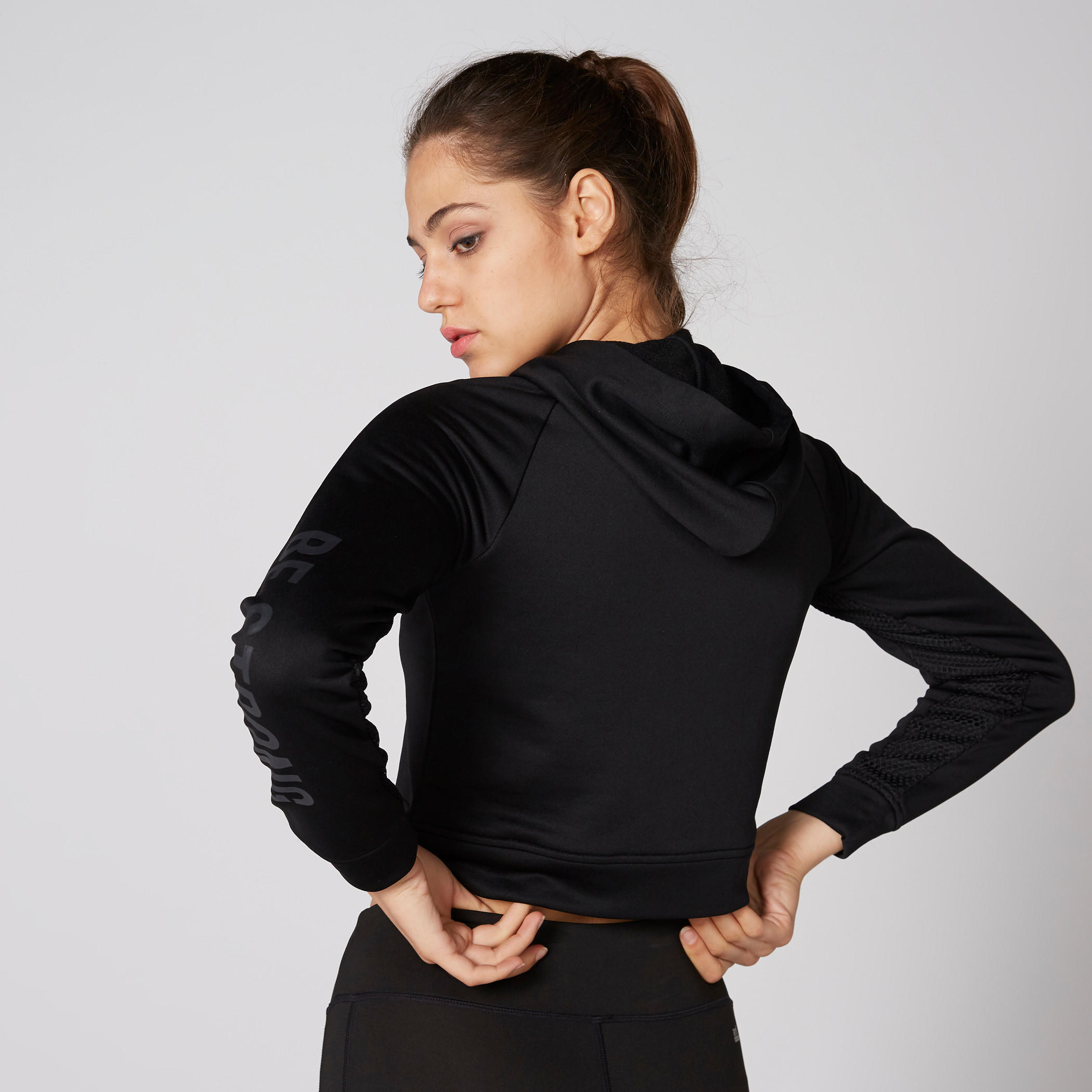 سويت شيرت قصير بارز الملمس بأكمام طويلة وطبعات وقبعة-women-clothing-sportswearandactivewear-hoodiesandsweatshirts-image-2