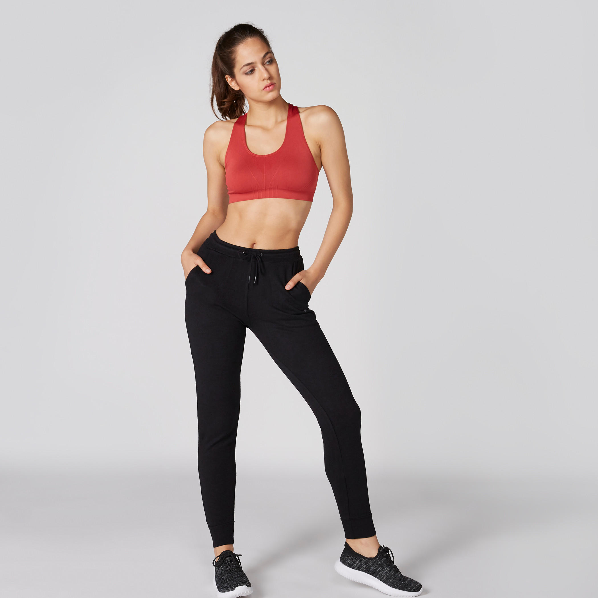 صدرية رياضية بياقة عميقة وظهر ريسر-women-clothing-tshirts-image-3