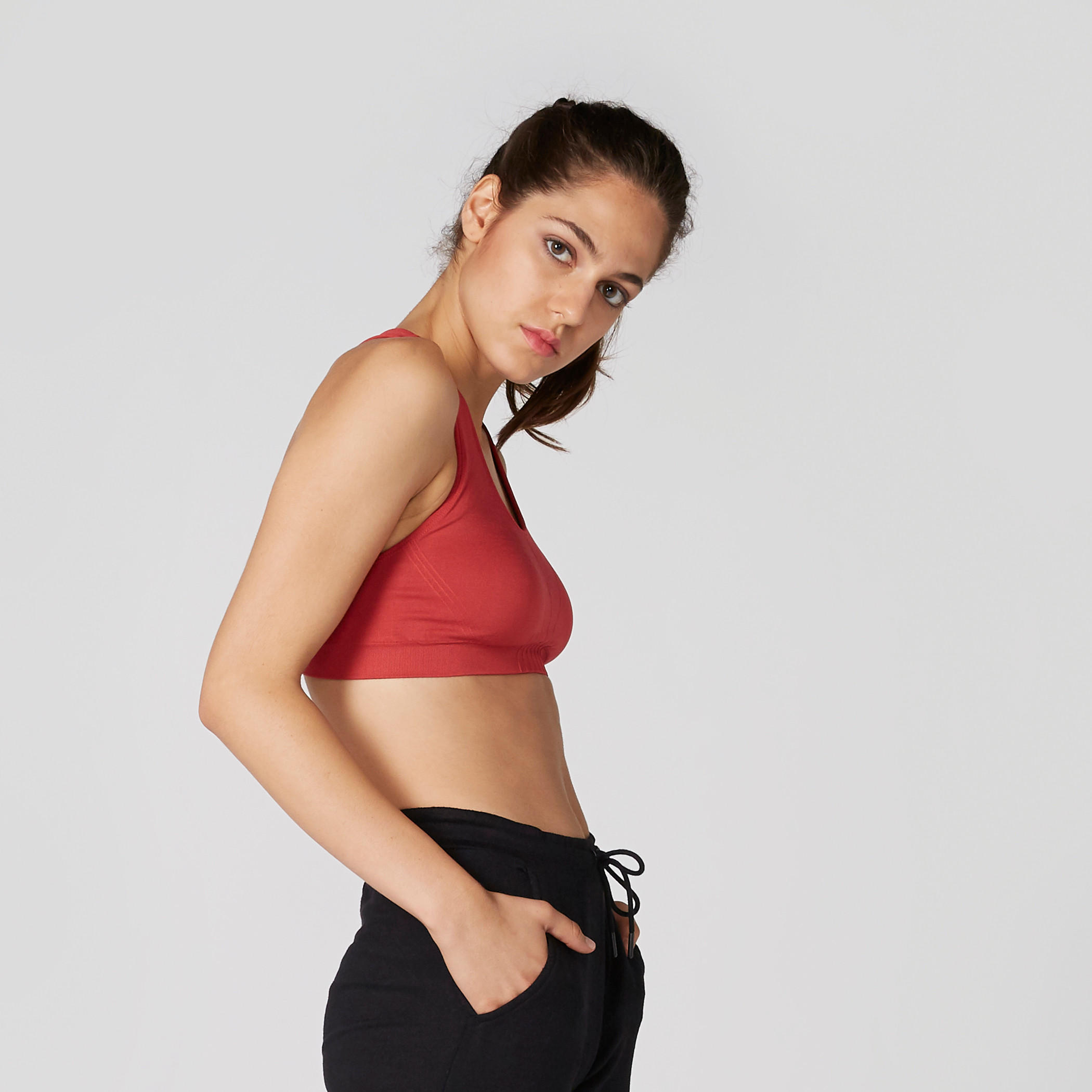 صدرية رياضية بياقة عميقة وظهر ريسر-women-clothing-tshirts-image-4