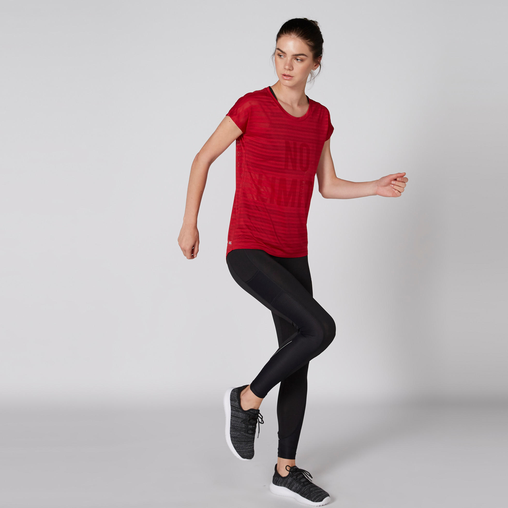 تيشيرت بياقة مستديرة وطبعات-women-clothing-sportswearandactivewear-tshirtsandvests-image-3