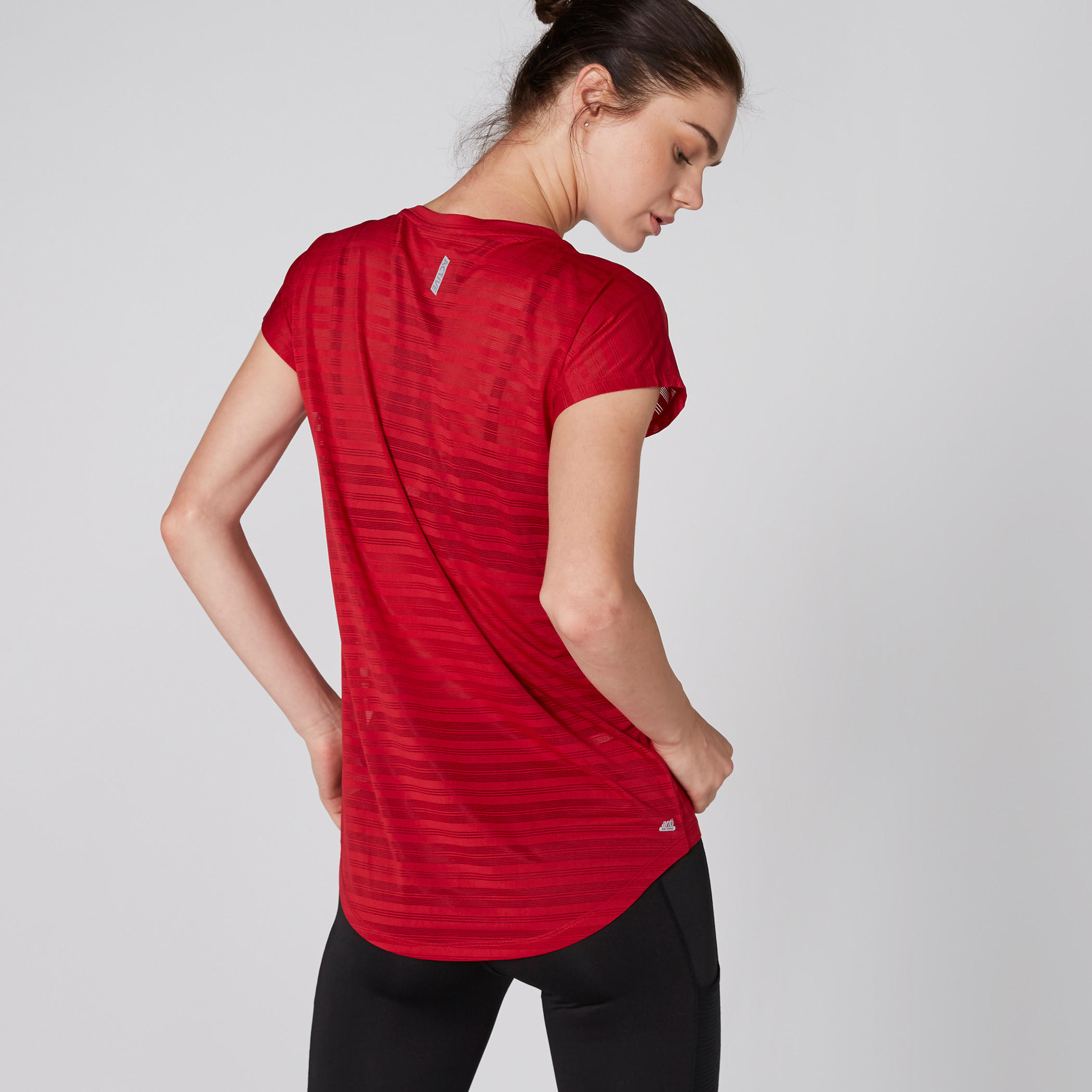 تيشيرت بياقة مستديرة وطبعات-women-clothing-sportswearandactivewear-tshirtsandvests-image-2
