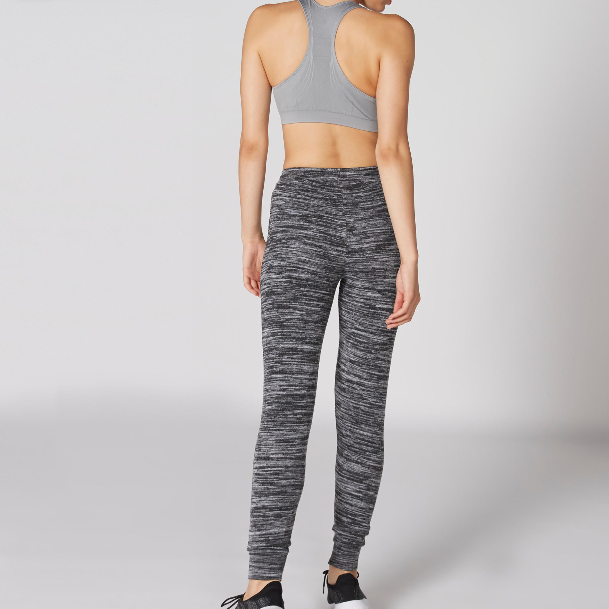 بنطال رياضي بنقوش وخصر مطاطي وجيب-women-clothing-sportswearandactivewear-bottoms-image-2