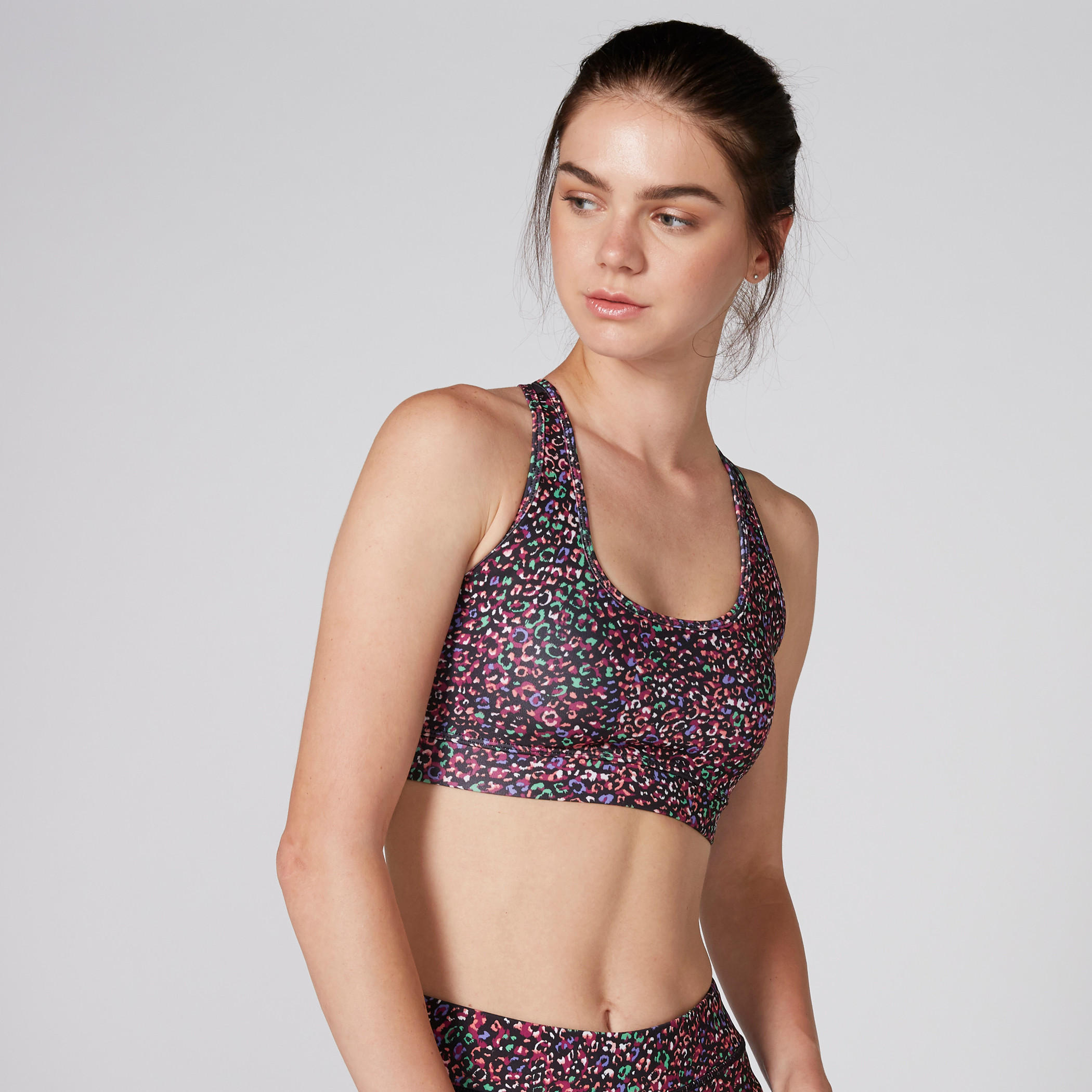 صدرية رياضية بياقة عميقة وظهر ريسر وطبعات-sports-women-clothing-sportsbras-image-3
