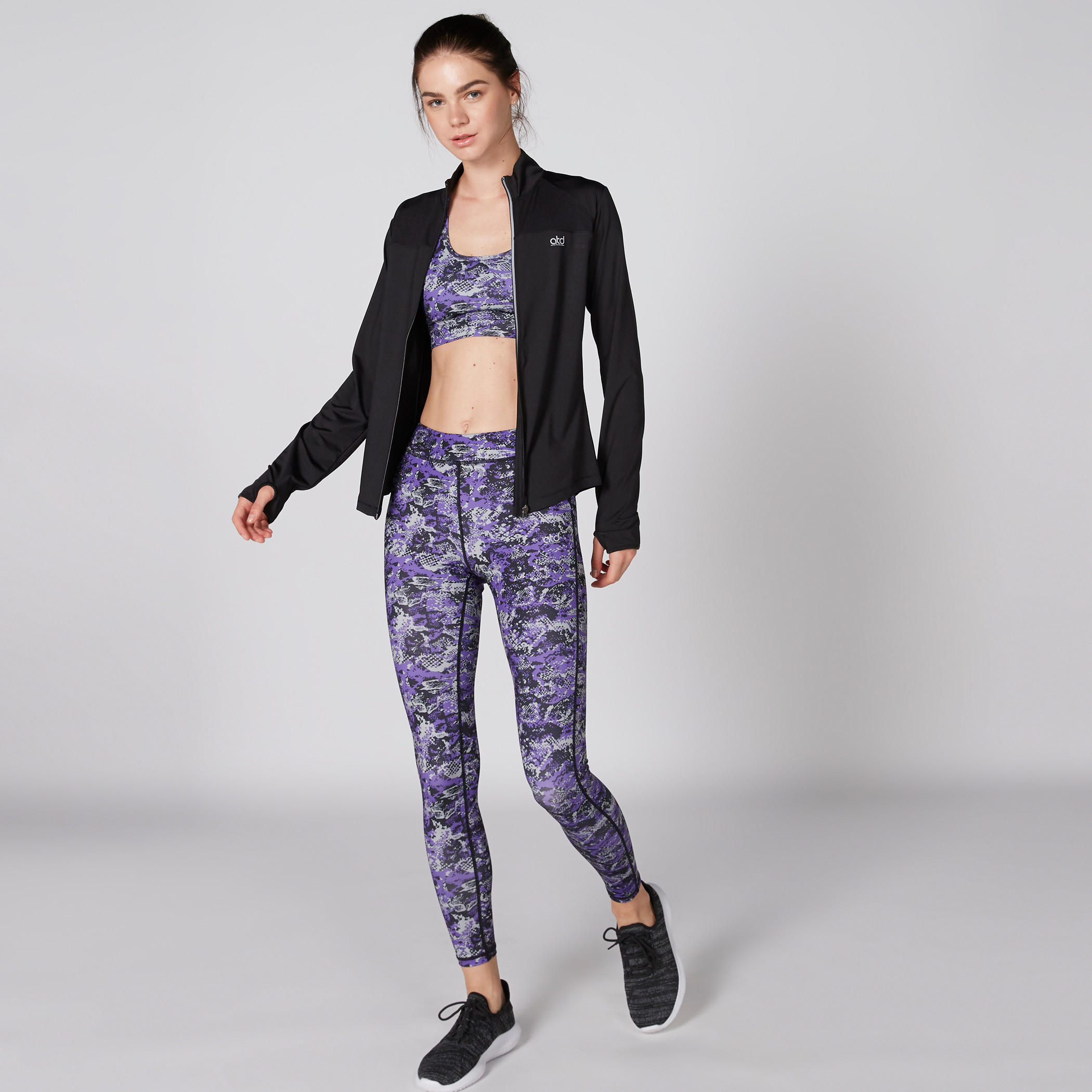 صدرية رياضية بياقة عميقة وظهر ريسر وطبعات-sports-women-clothing-sportsbras-image-3