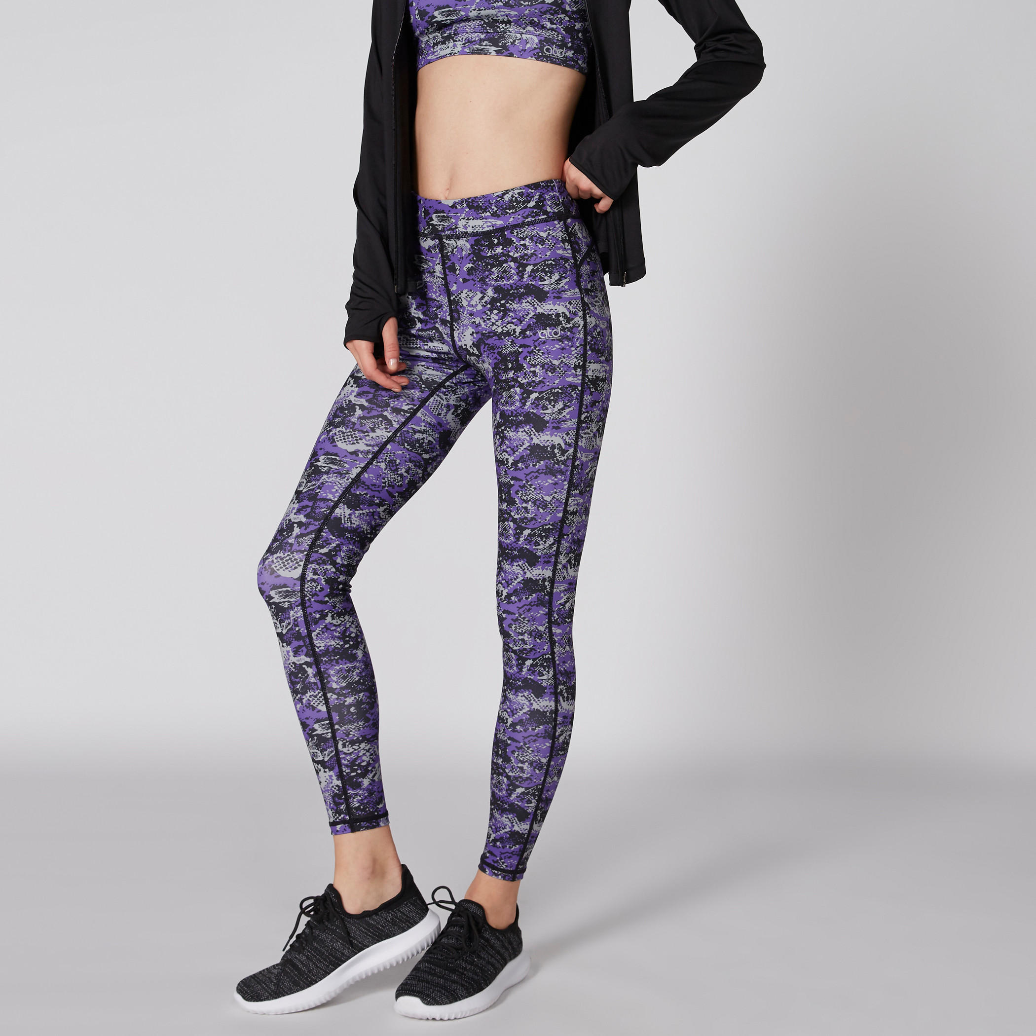 بنطال ليقنز طويل بخصر مطّاطي وطبعات-women-clothing-bottoms-leggings-image-3