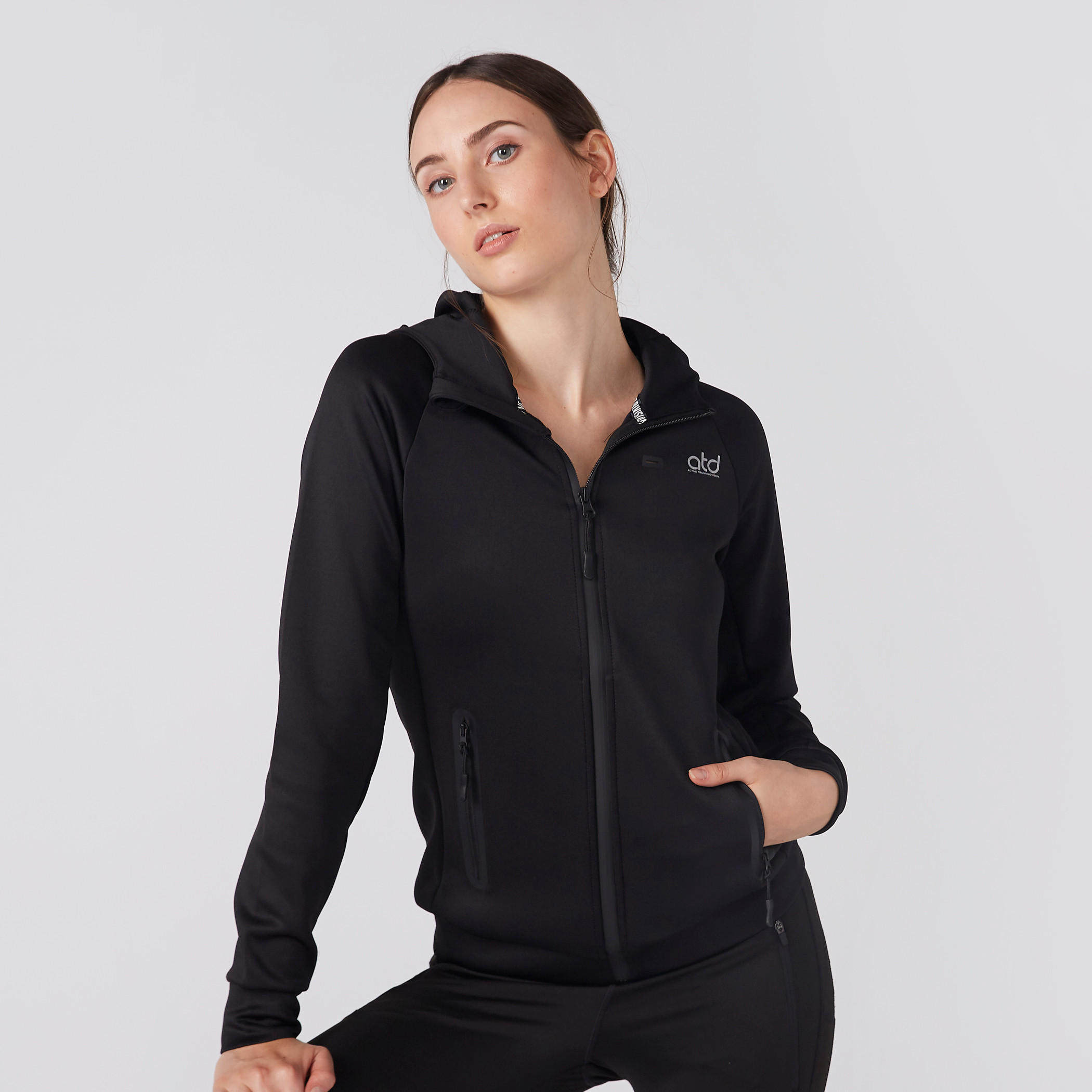 جاكيت بقبّعة وأكمام طويلة وسحّاب إغلاق وجيوب-women-clothing-sportswearandactivewear-coatsandjackets-jackets-image-1