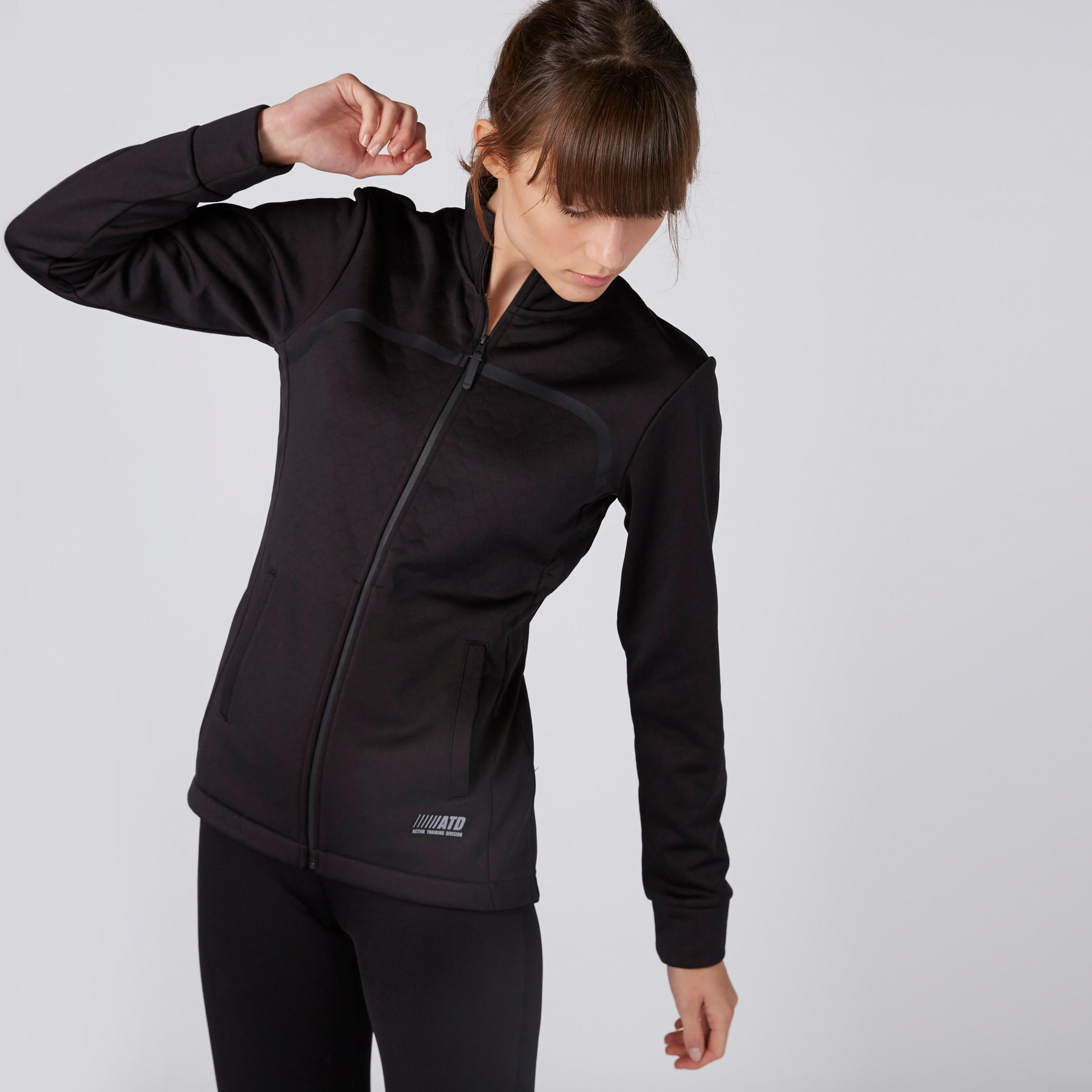 جاكيت بأكمام طويلة وسحّاب للإغلاق وجيب-women-clothing-sportswearandactivewear-coatsandjackets-jackets-image-2