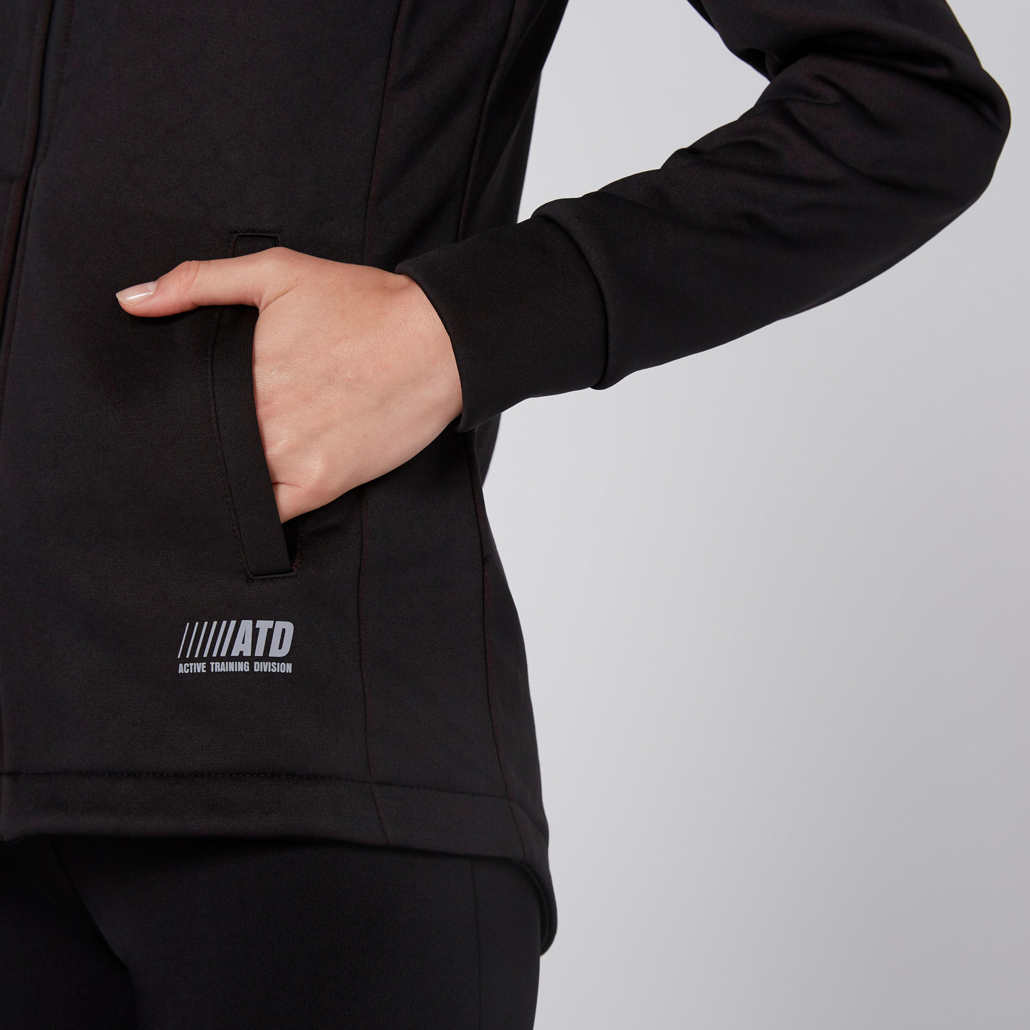جاكيت بأكمام طويلة وسحّاب للإغلاق وجيب-women-clothing-sportswearandactivewear-coatsandjackets-jackets-image-6
