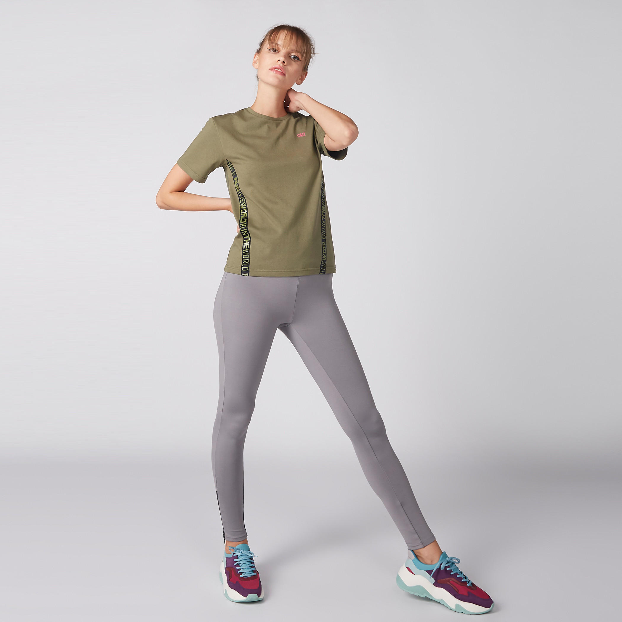 تيشيرت بياقة مستديرة وأكمام قصيرة-women-clothing-sportswearandactivewear-tshirtsandvests-image-3