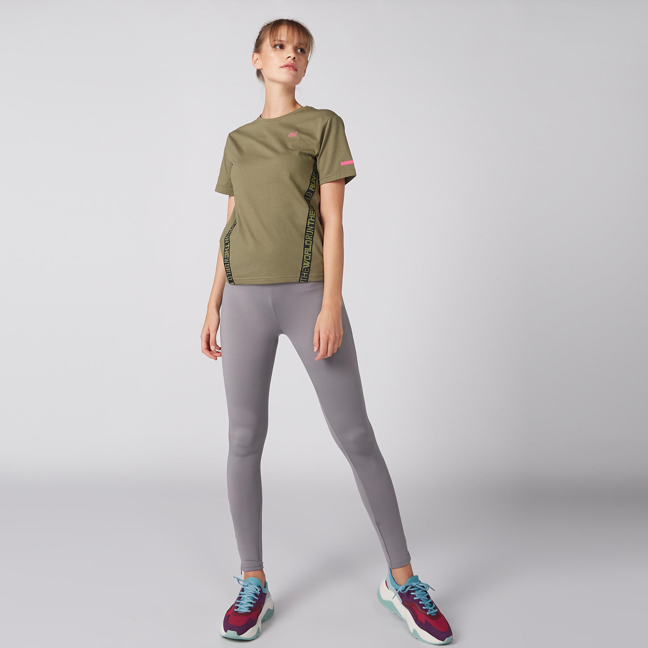 تيشيرت بياقة مستديرة وأكمام قصيرة-women-clothing-sportswearandactivewear-tshirtsandvests-image-4