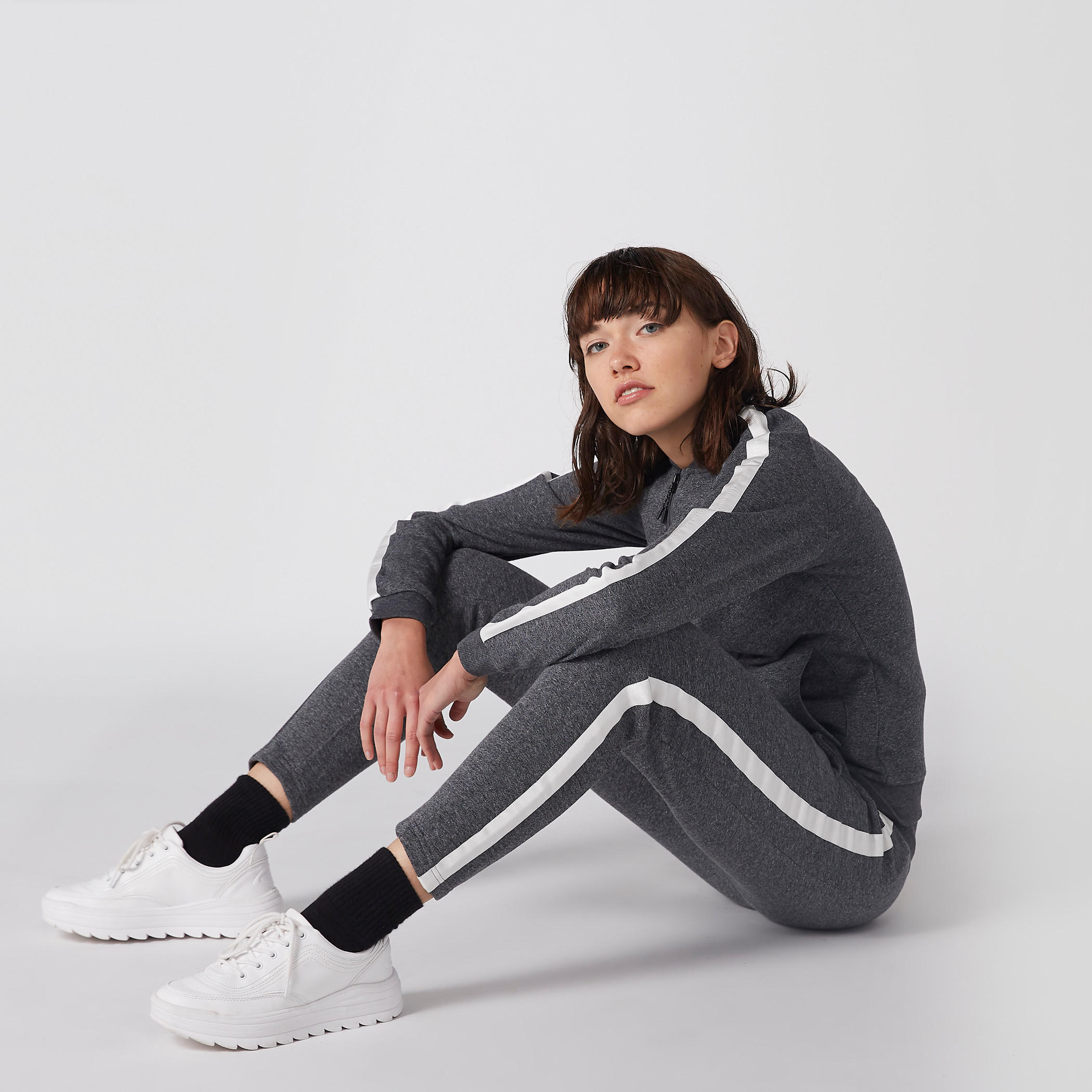 بنطال بخصر مطّاطي وجيوب-women-clothing-sportswearandactivewear-bottoms-image-2