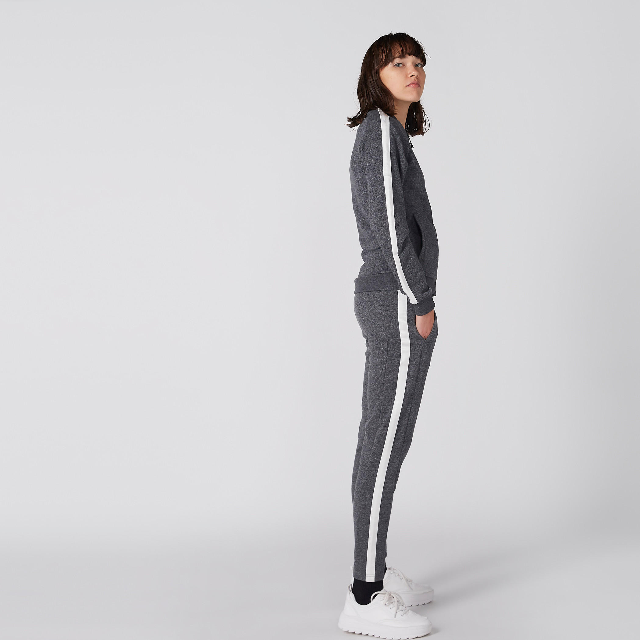 بنطال بخصر مطّاطي وجيوب-women-clothing-sportswearandactivewear-bottoms-image-5