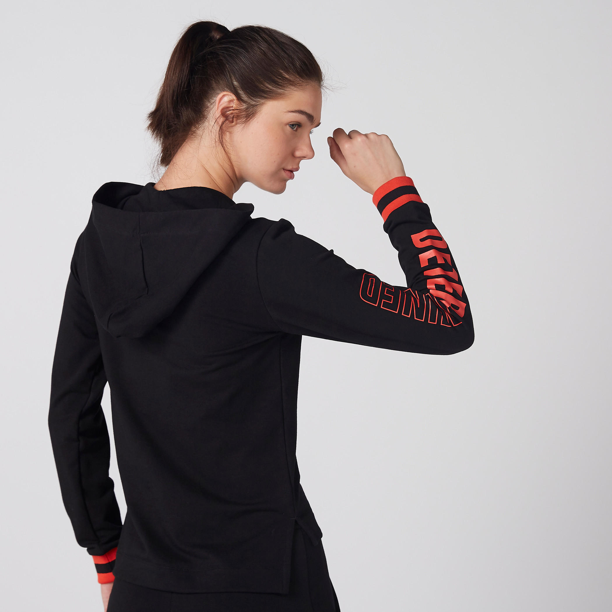 سويت شيرت بقبعة وأكمام طويلة وطبعات-women-clothing-sportswearandactivewear-hoodiesandsweatshirts-image-3