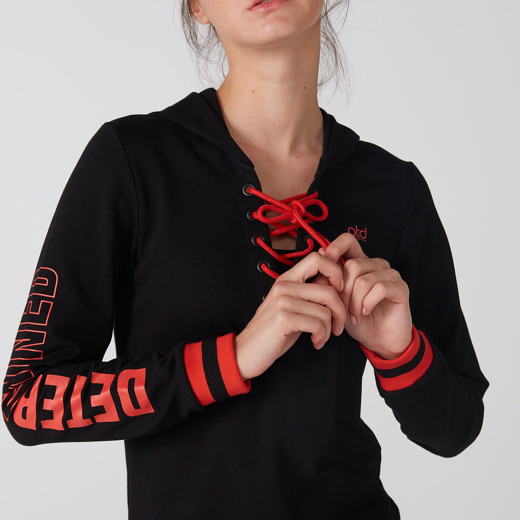 سويت شيرت بقبعة وأكمام طويلة وطبعات-women-clothing-sportswearandactivewear-hoodiesandsweatshirts-image-4