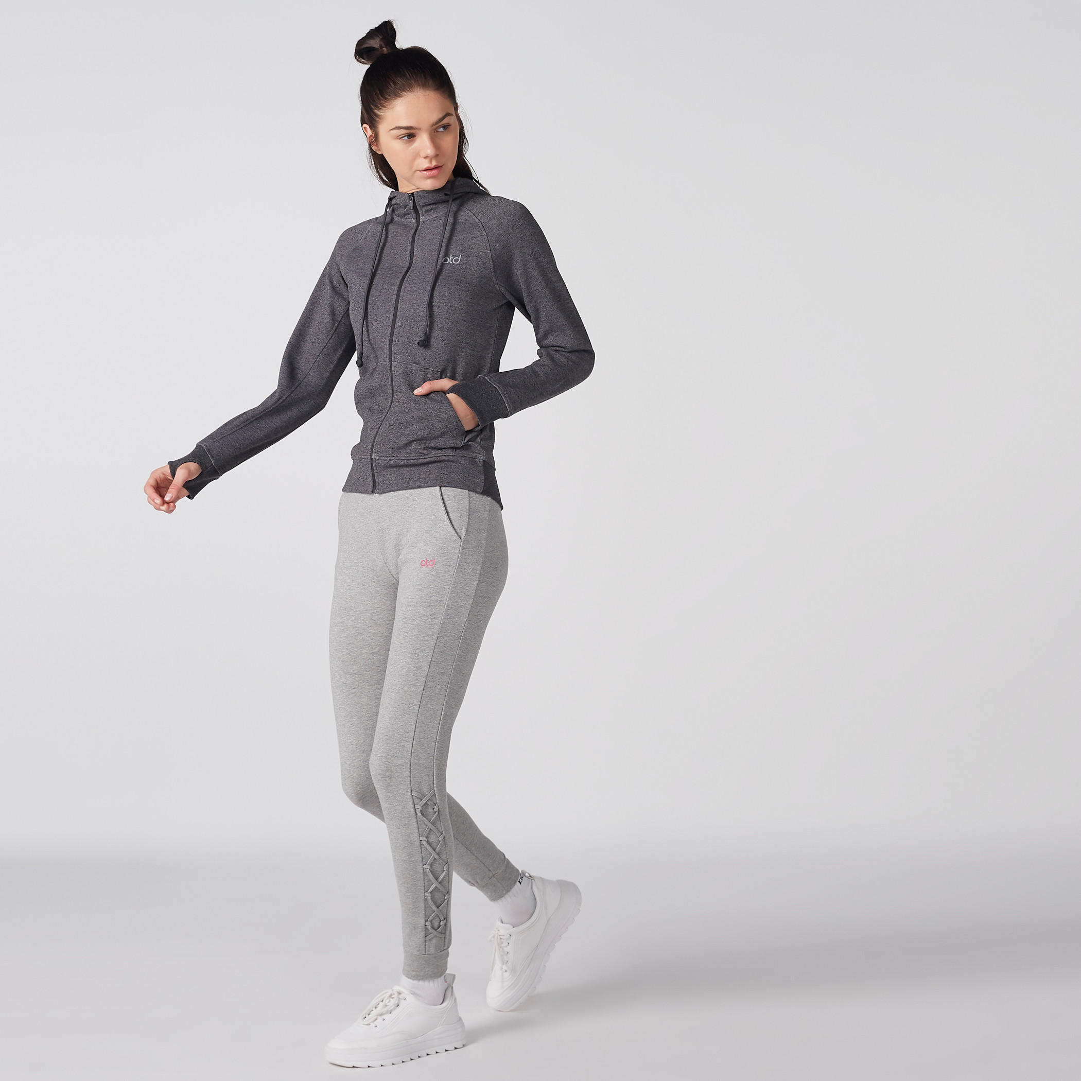 بنطال رياضي طويل بخصر مطّاطي وجيوب-women-clothing-sportswearandactivewear-bottoms-image-3