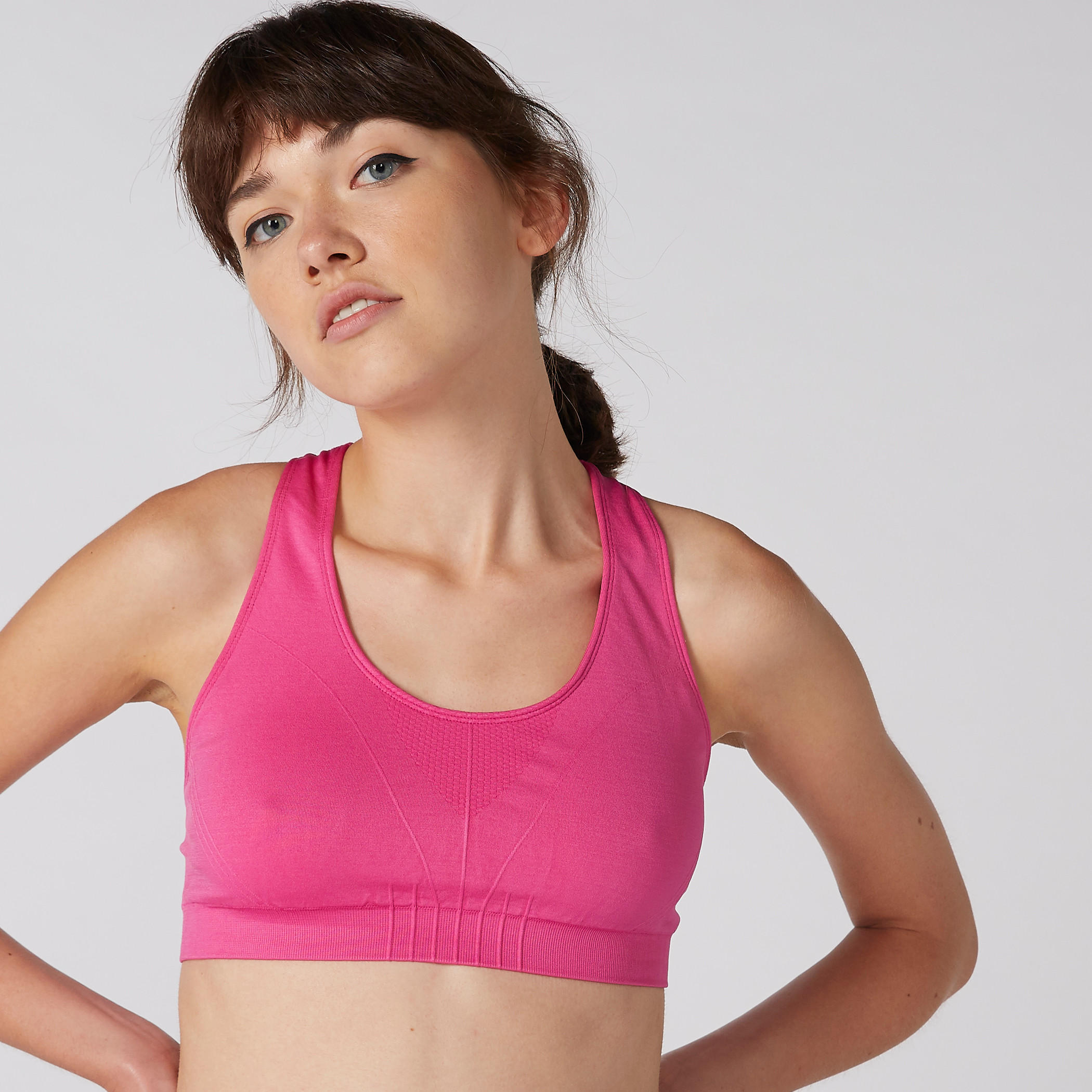 صدرية رياضية بارزة الملمس بياقة عميقة وظهر ريسر-sports-women-clothing-sportsbras-image-1