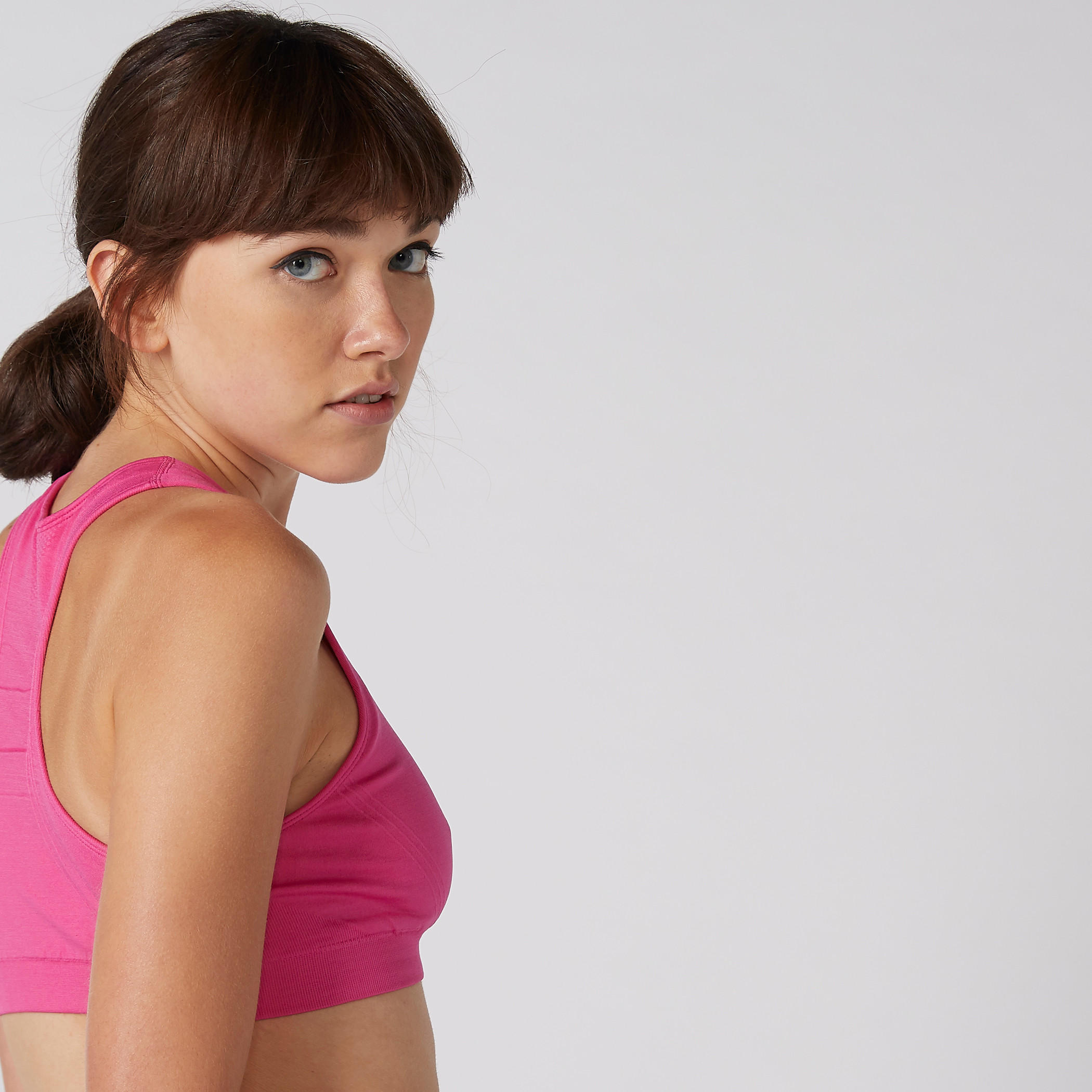 صدرية رياضية بارزة الملمس بياقة عميقة وظهر ريسر-sports-women-clothing-sportsbras-image-4