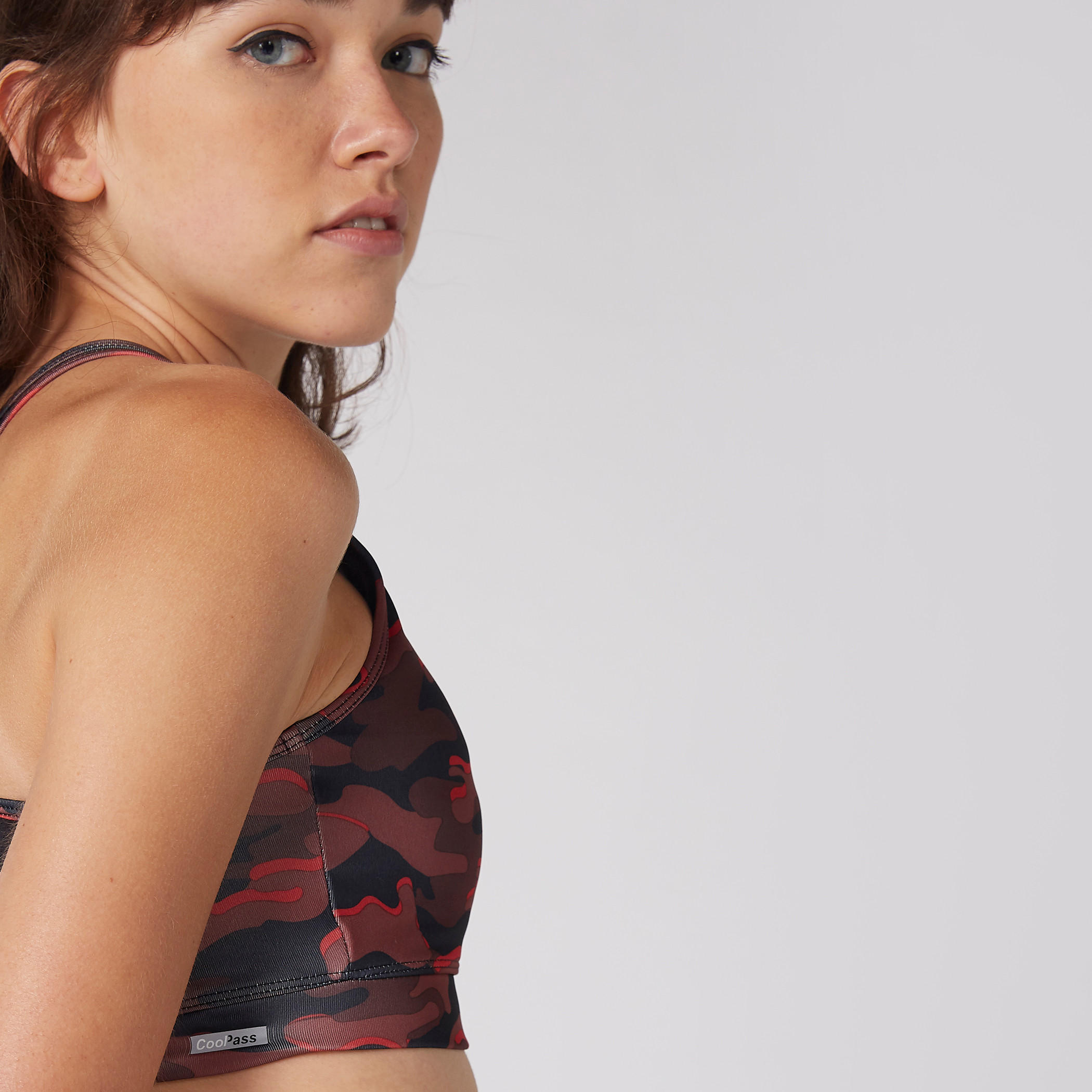 صدرية رياضية بياقة عميقة وظهر ريسر وطبعات-sports-women-clothing-sportsbras-image-4