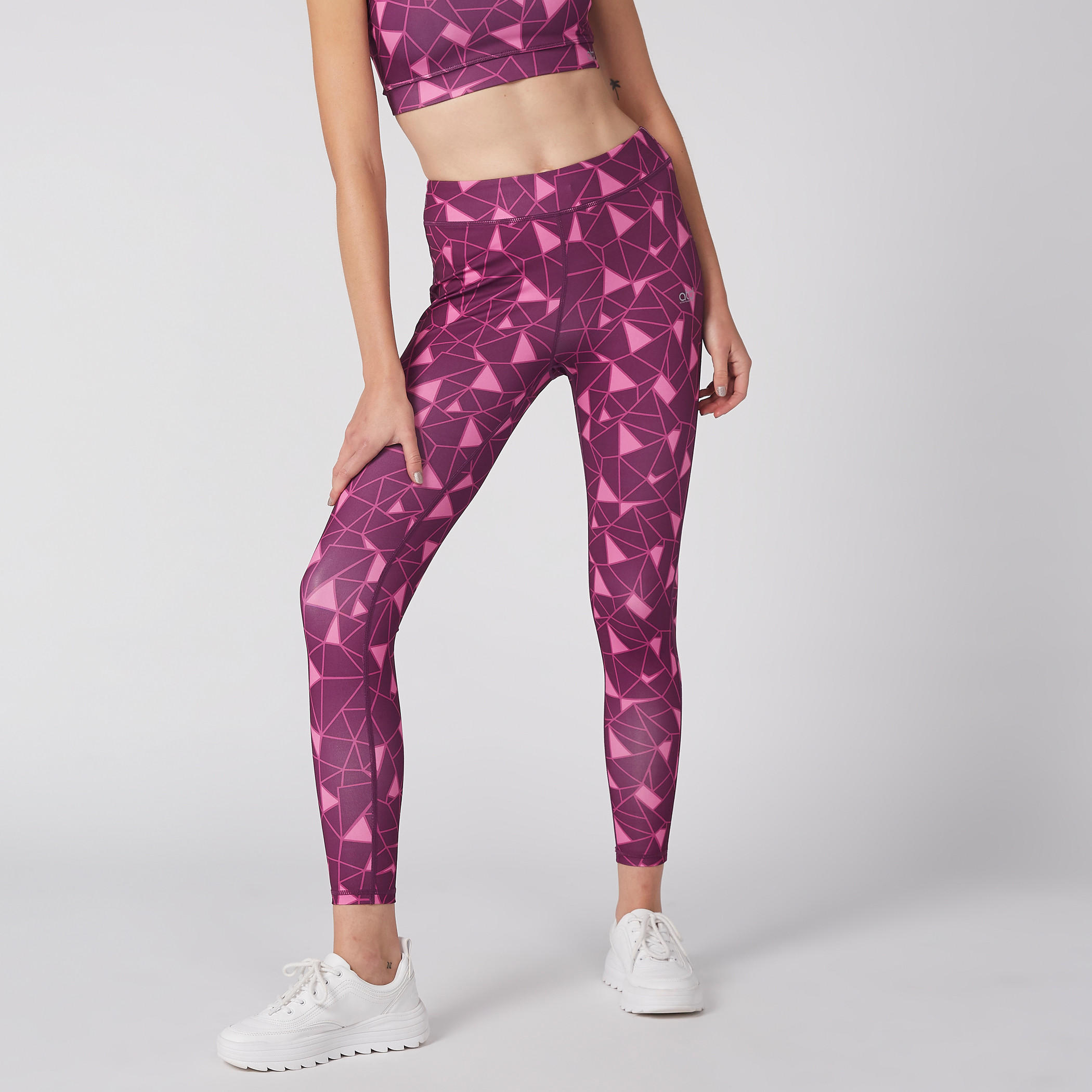 بنطال ليقنز طويل بخصر مطّاطي وطبعات-women-clothing-sportswearandactivewear-bottoms-image-1
