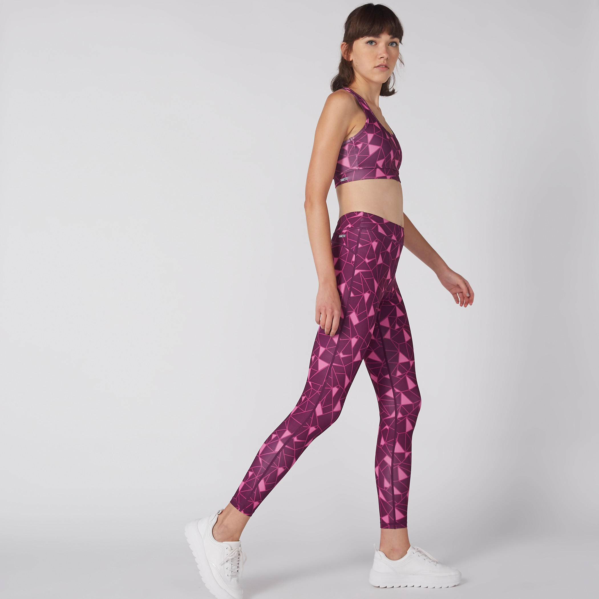 بنطال ليقنز طويل بخصر مطّاطي وطبعات-women-clothing-sportswearandactivewear-bottoms-image-2