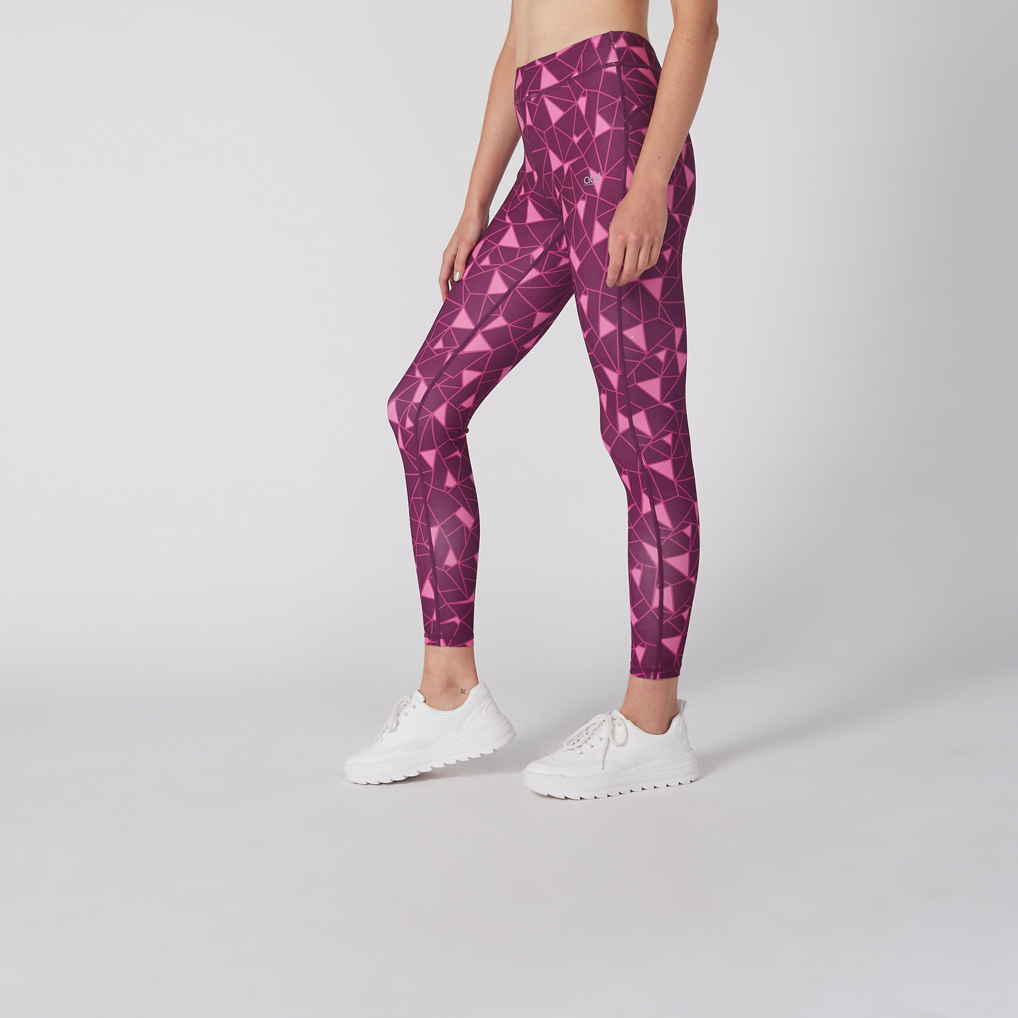 بنطال ليقنز طويل بخصر مطّاطي وطبعات-women-clothing-sportswearandactivewear-bottoms-image-3