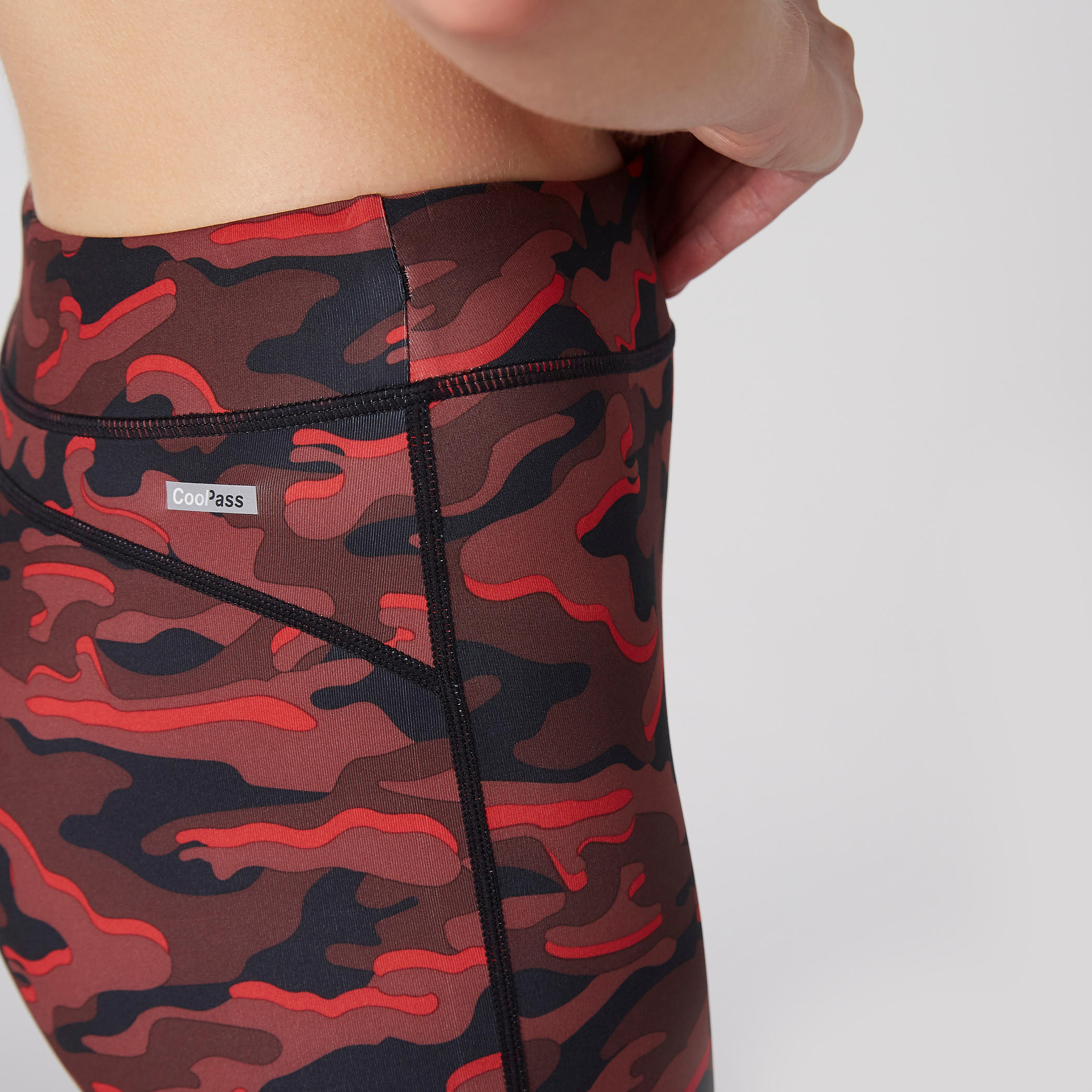 بنطال ليقنز طويل بخصر مطّاطي وطبعات-women-clothing-sportswearandactivewear-bottoms-image-4