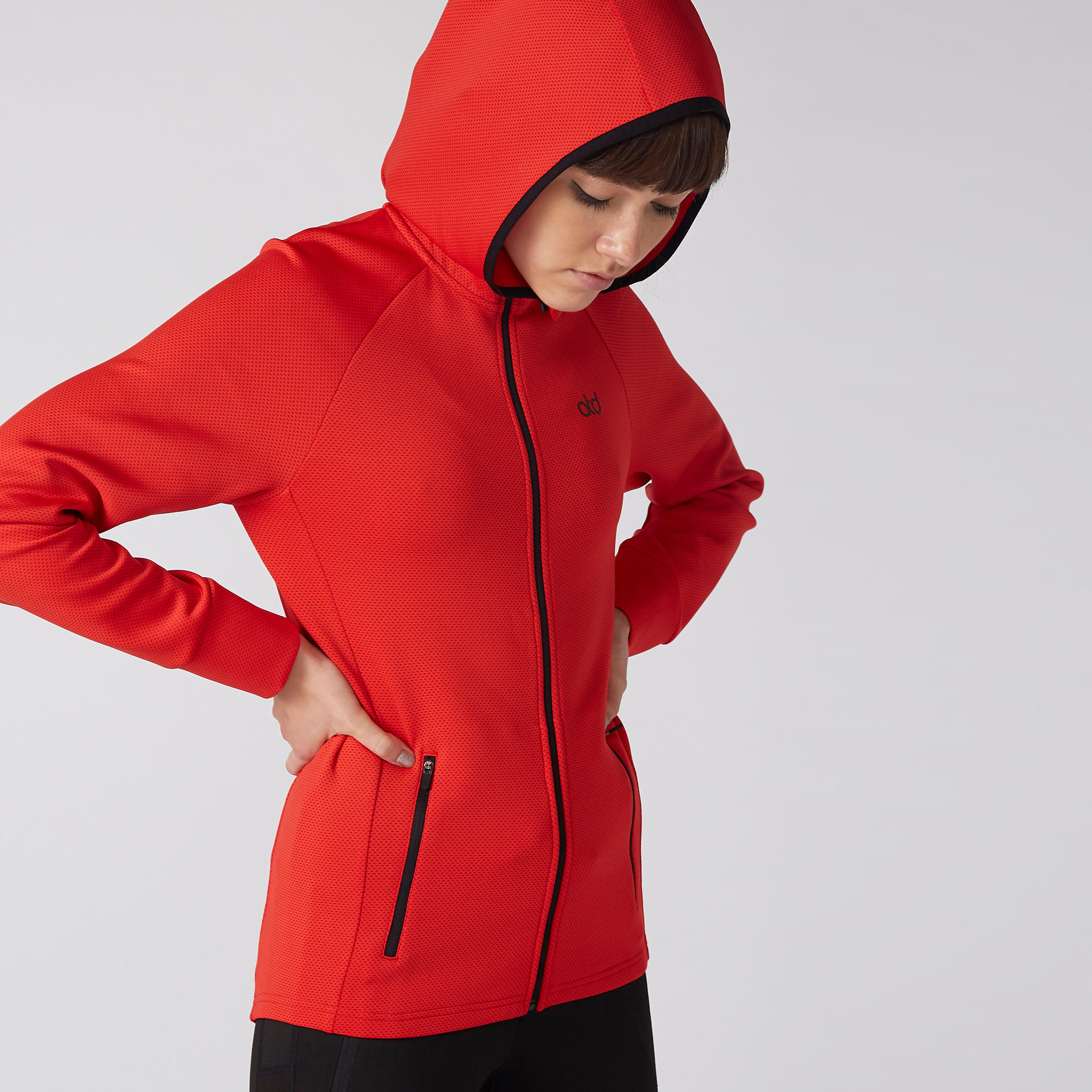 جاكيت بأكمام طويلة وسحّاب إغلاق وقبّعة-women-clothing-sportswearandactivewear-coatsandjackets-jackets-image-1