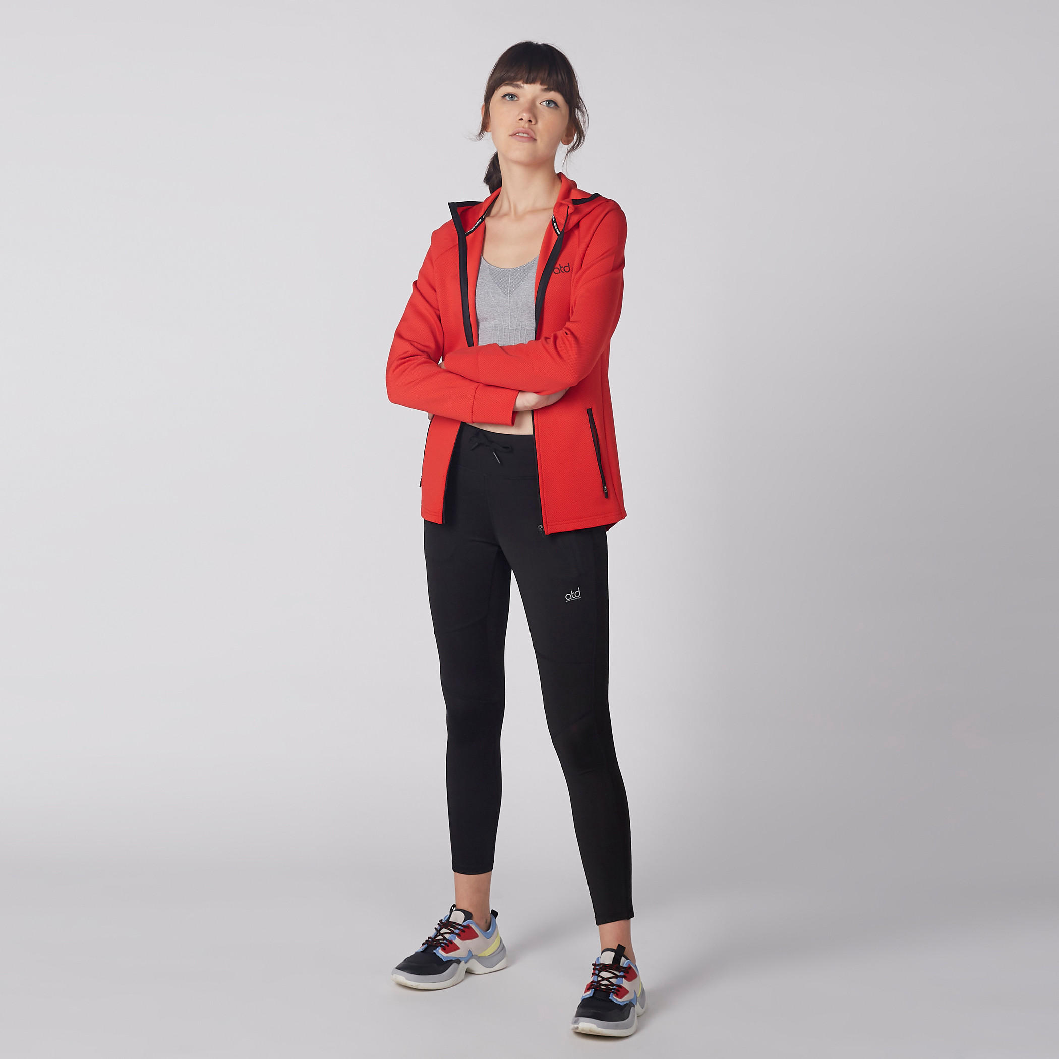 جاكيت بأكمام طويلة وسحّاب إغلاق وقبّعة-women-clothing-sportswearandactivewear-coatsandjackets-jackets-image-2