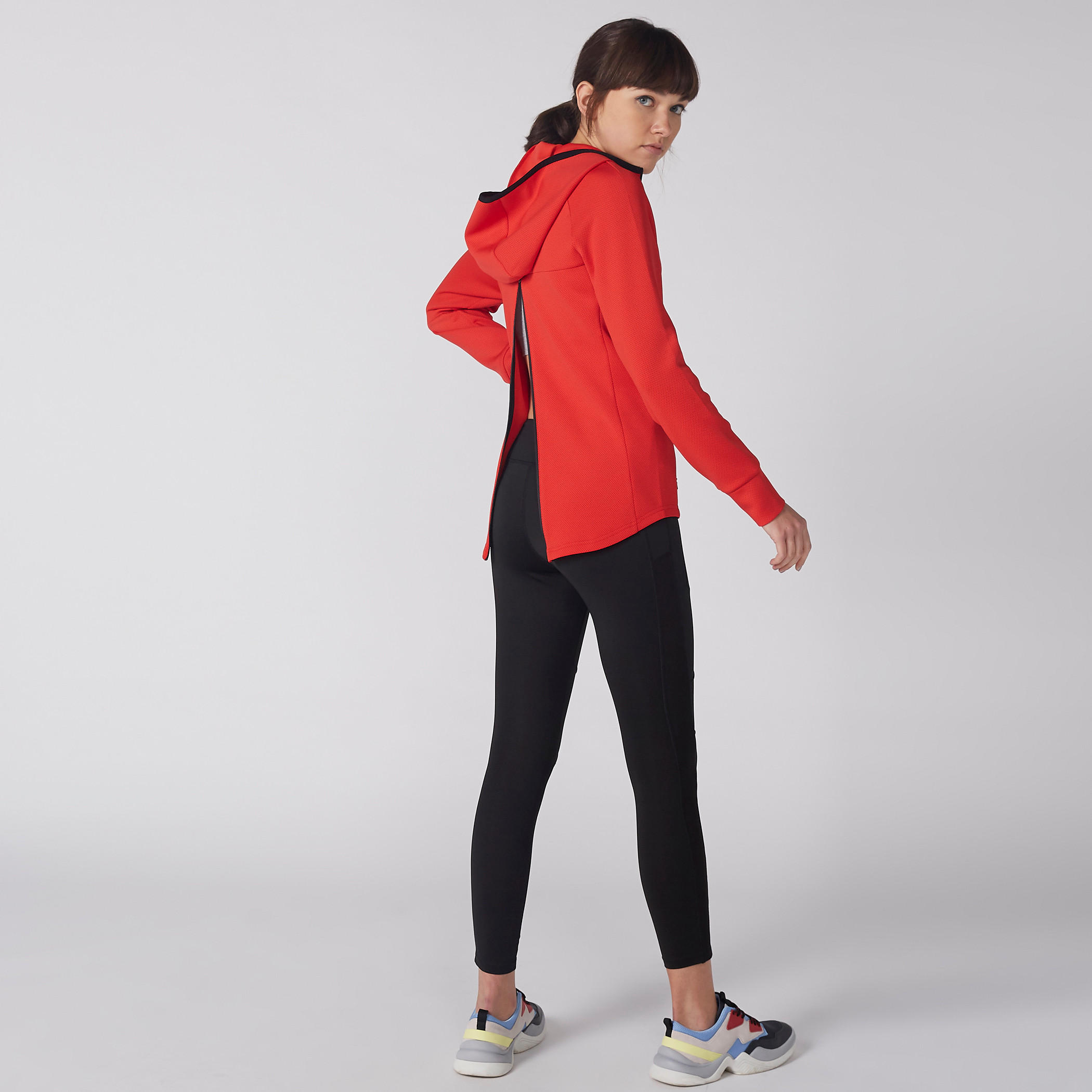 جاكيت بأكمام طويلة وسحّاب إغلاق وقبّعة-women-clothing-sportswearandactivewear-coatsandjackets-jackets-image-4