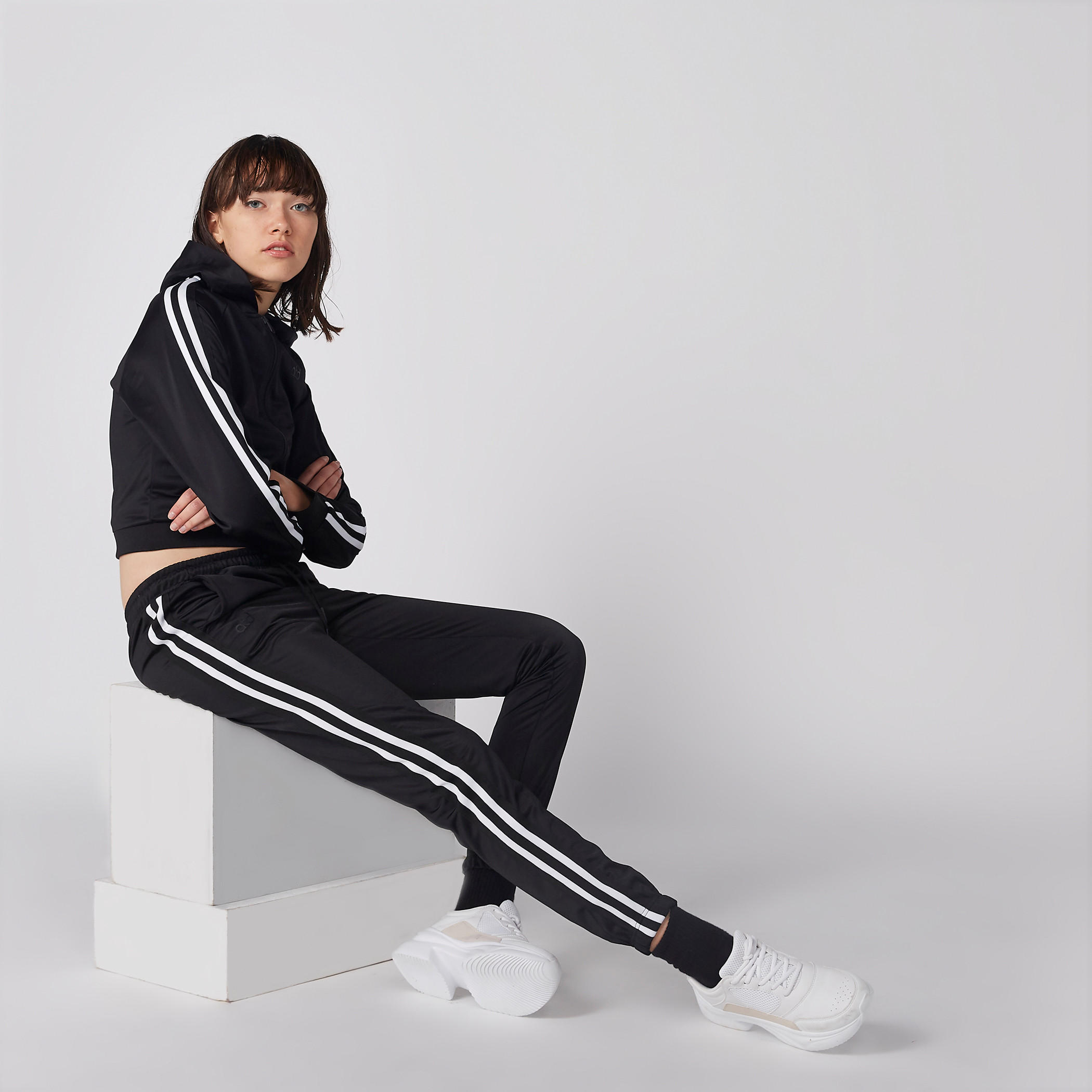 جاكيت بقبّعة وأكمام مغايرة وسحاب إغلاق-women-clothing-sportswearandactivewear-coatsandjackets-jackets-image-5