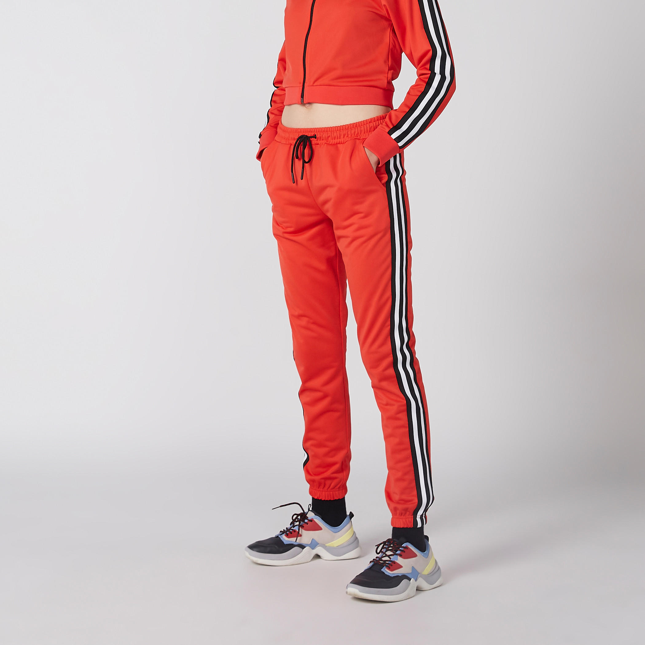 بنطال رياضي بخصر مطّاطي وجيوب-women-clothing-sportswearandactivewear-bottoms-image-1