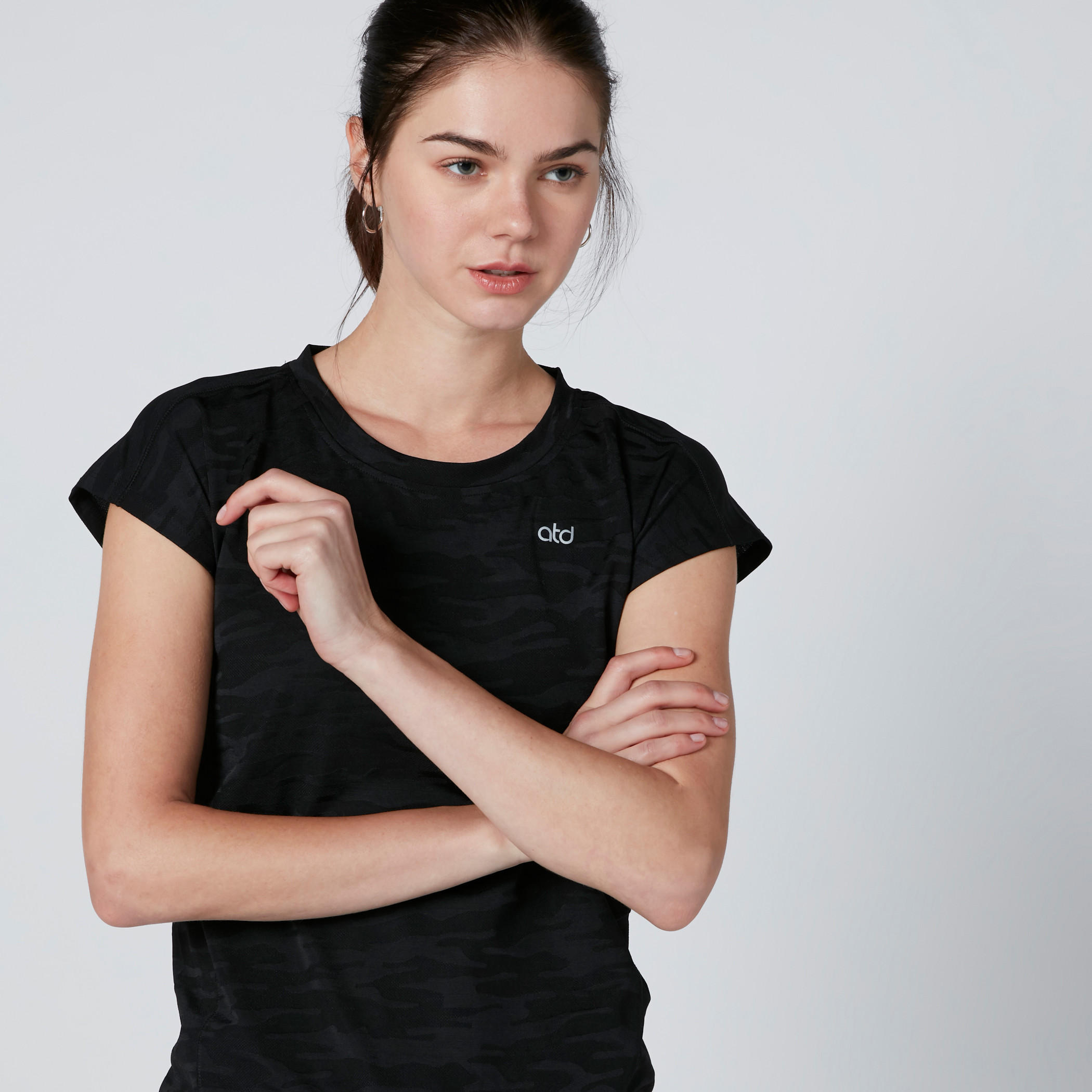 تيشيرت بياقة مستديرة وأكمام كاب-women-clothing-sportswearandactivewear-tshirtsandvests-image-1