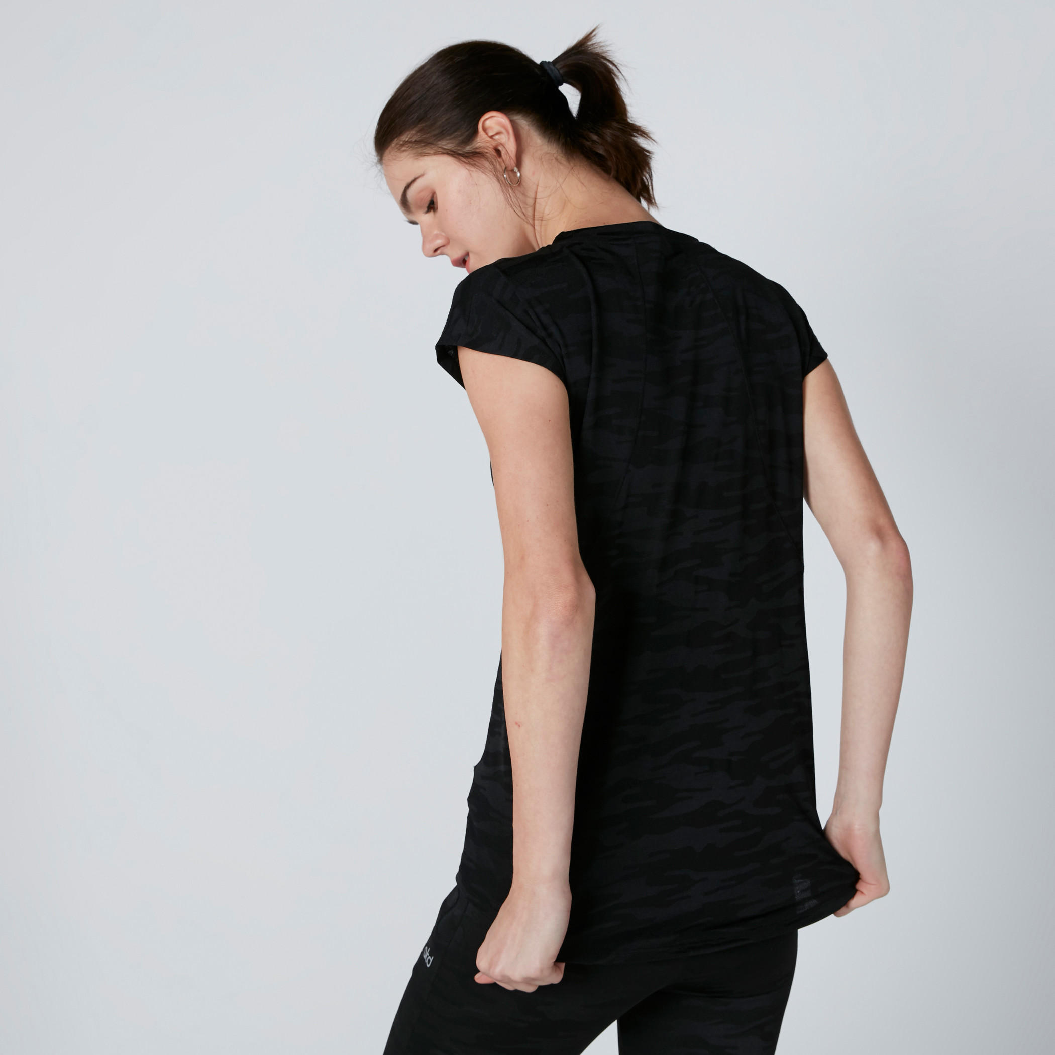 تيشيرت بياقة مستديرة وأكمام كاب-women-clothing-sportswearandactivewear-tshirtsandvests-image-3
