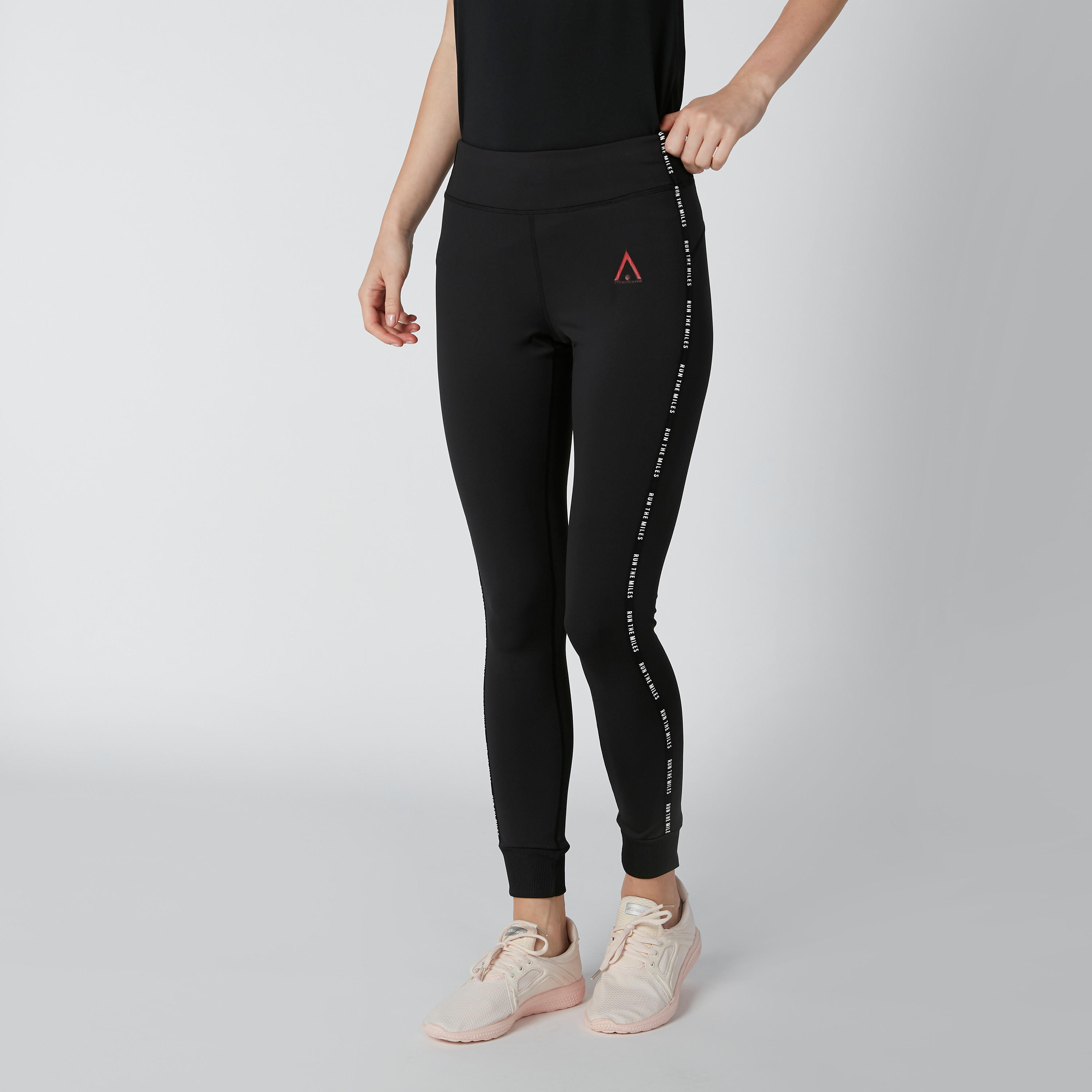 بنطال ليقنز طويل بشريطة وطبعات-women-clothing-sportswearandactivewear-bottoms-image-1