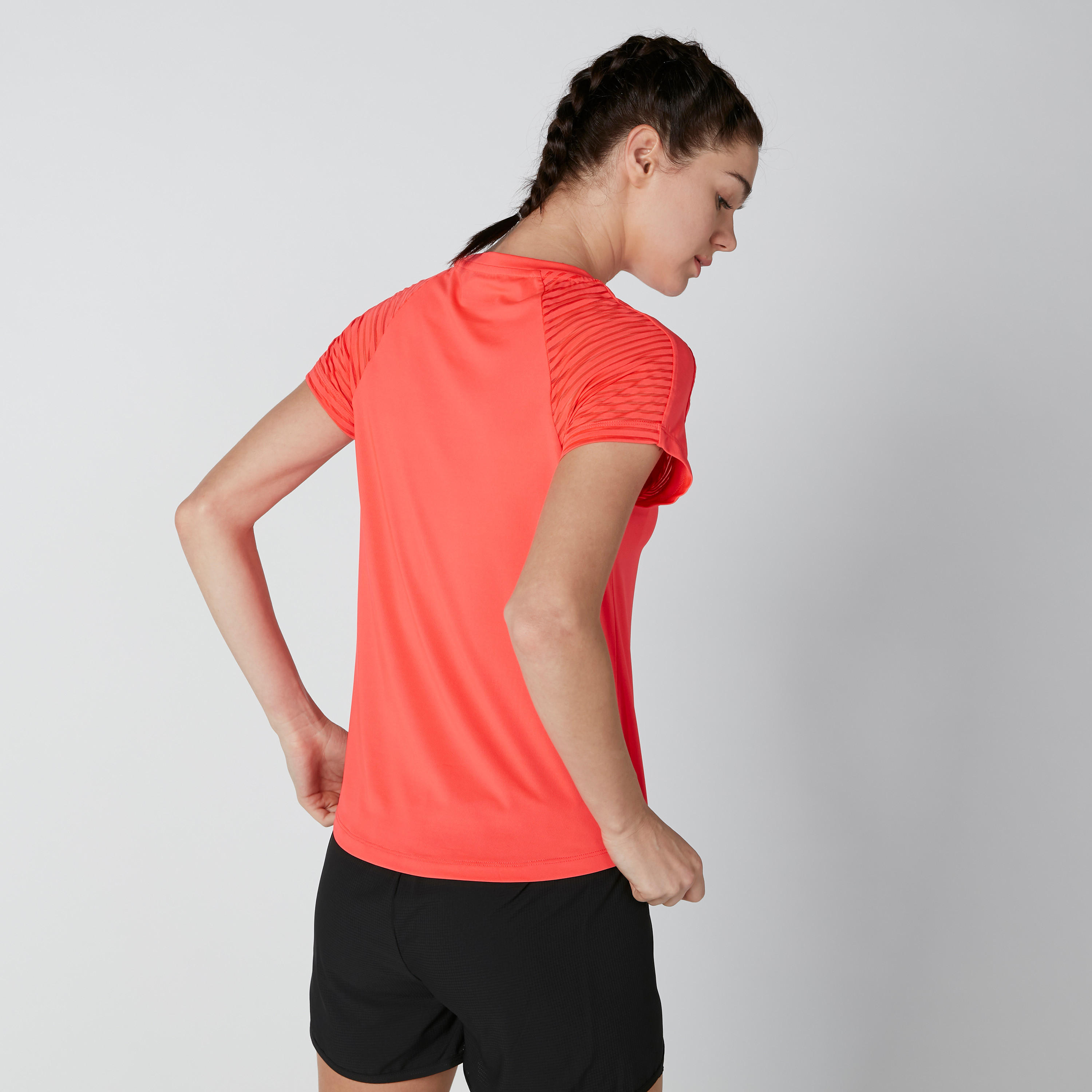 تيشيرت بياقة مستديرة وأكمام مغايرة وطبعات-women-clothing-sportswearandactivewear-tshirtsandvests-image-3