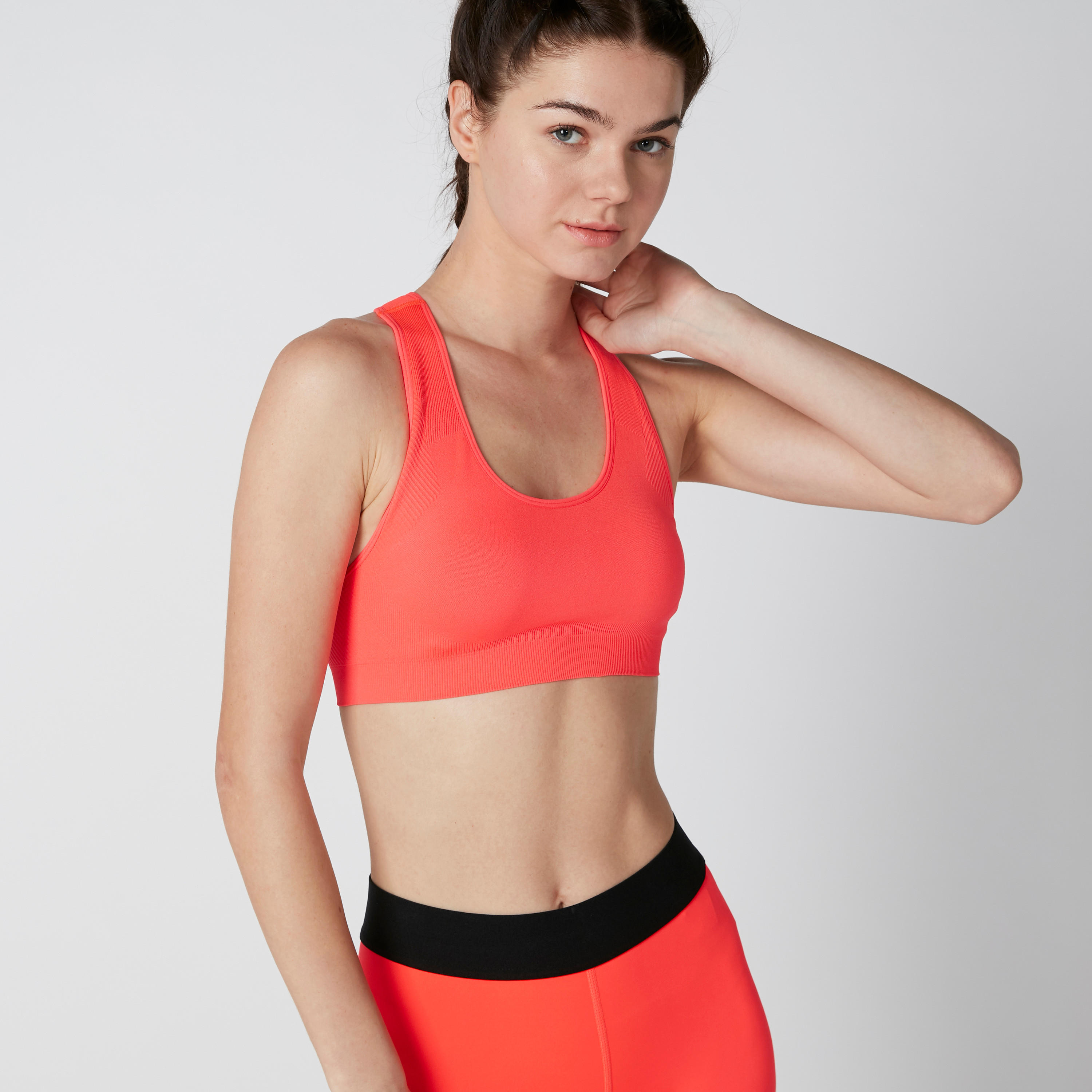 صدريّة رياضيّة بياقة عميقة وظهر ريسر-sports-women-clothing-sportsbras-image-1
