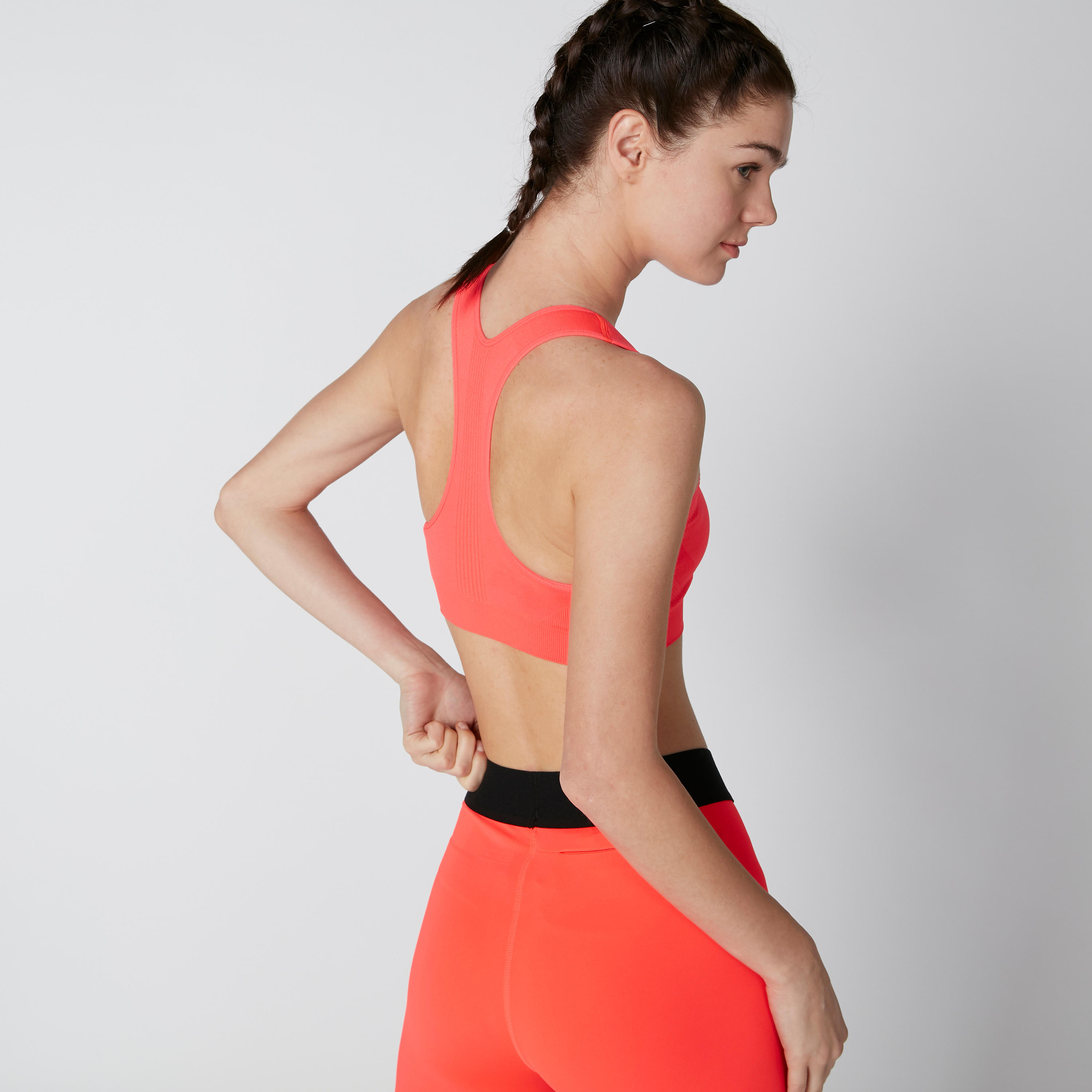صدريّة رياضيّة بياقة عميقة وظهر ريسر-sports-women-clothing-sportsbras-image-3