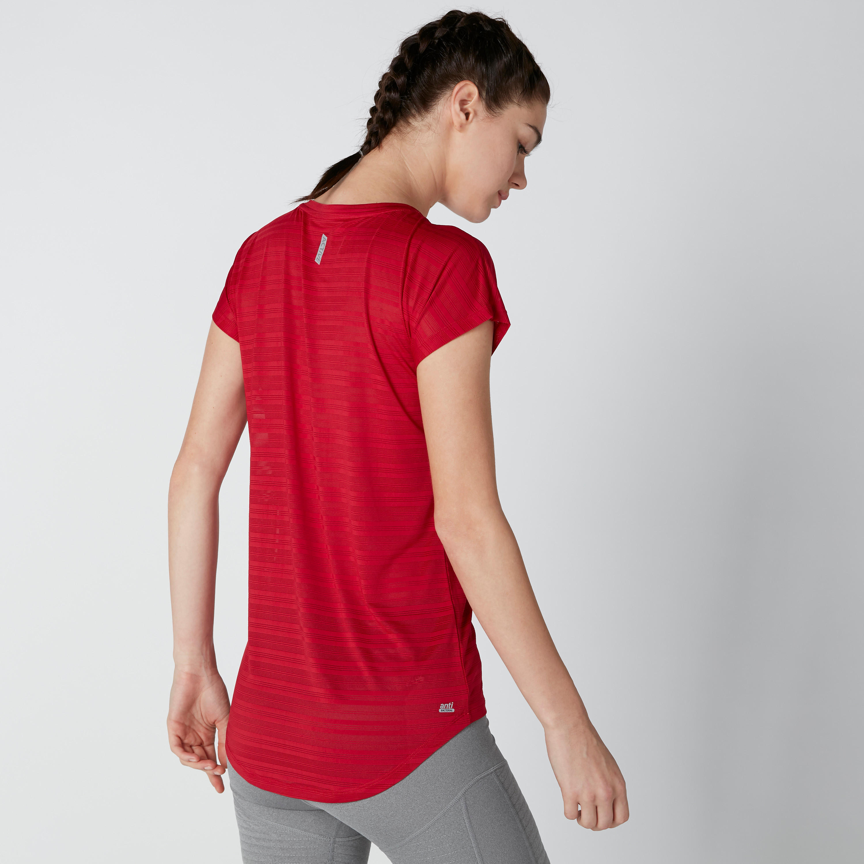 تيشيرت مستدام بياقة مستديرة وأكمام كاب وطبعات  -women-clothing-sportswearandactivewear-tshirtsandvests-image-2