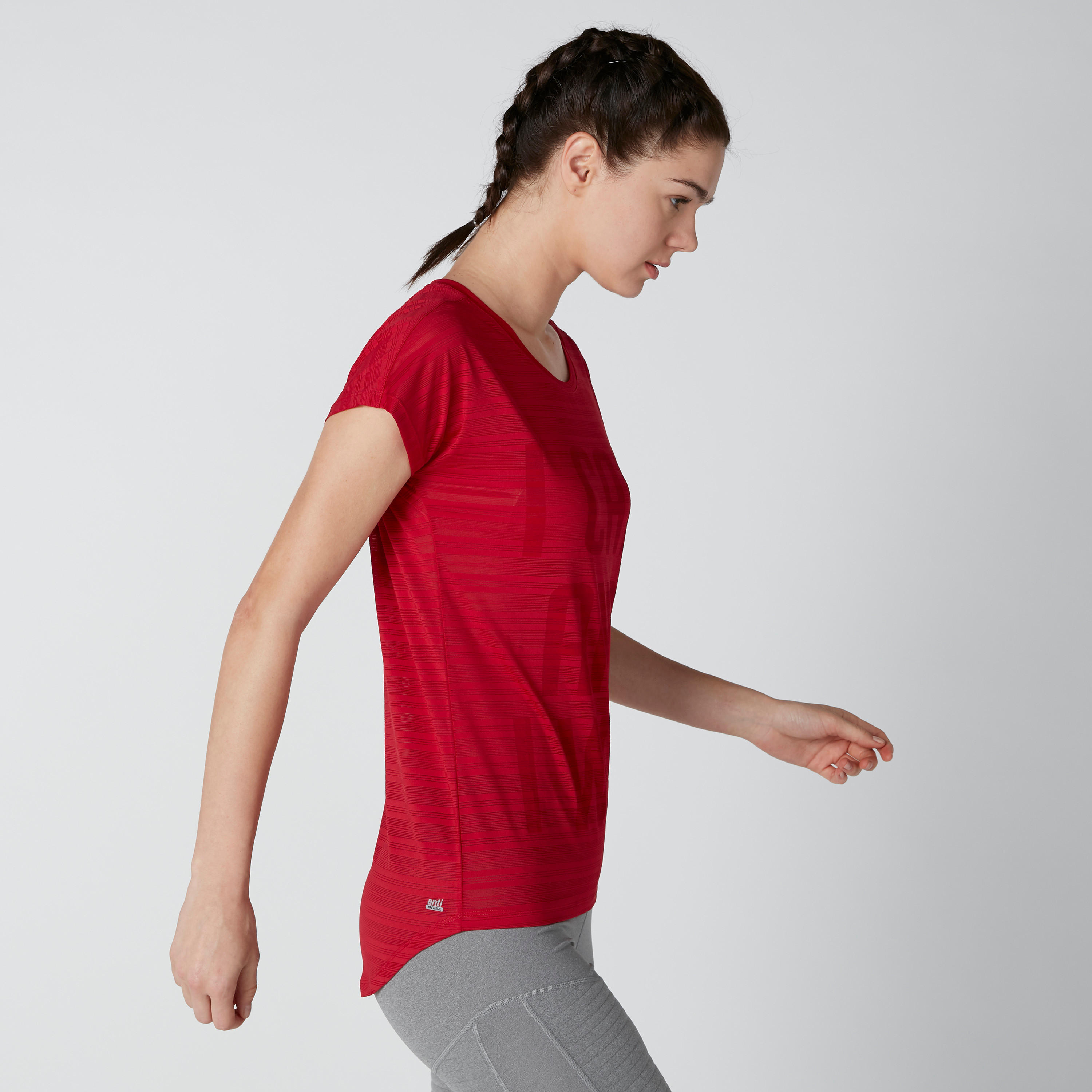 تيشيرت مستدام بياقة مستديرة وأكمام كاب وطبعات  -women-clothing-sportswearandactivewear-tshirtsandvests-image-3