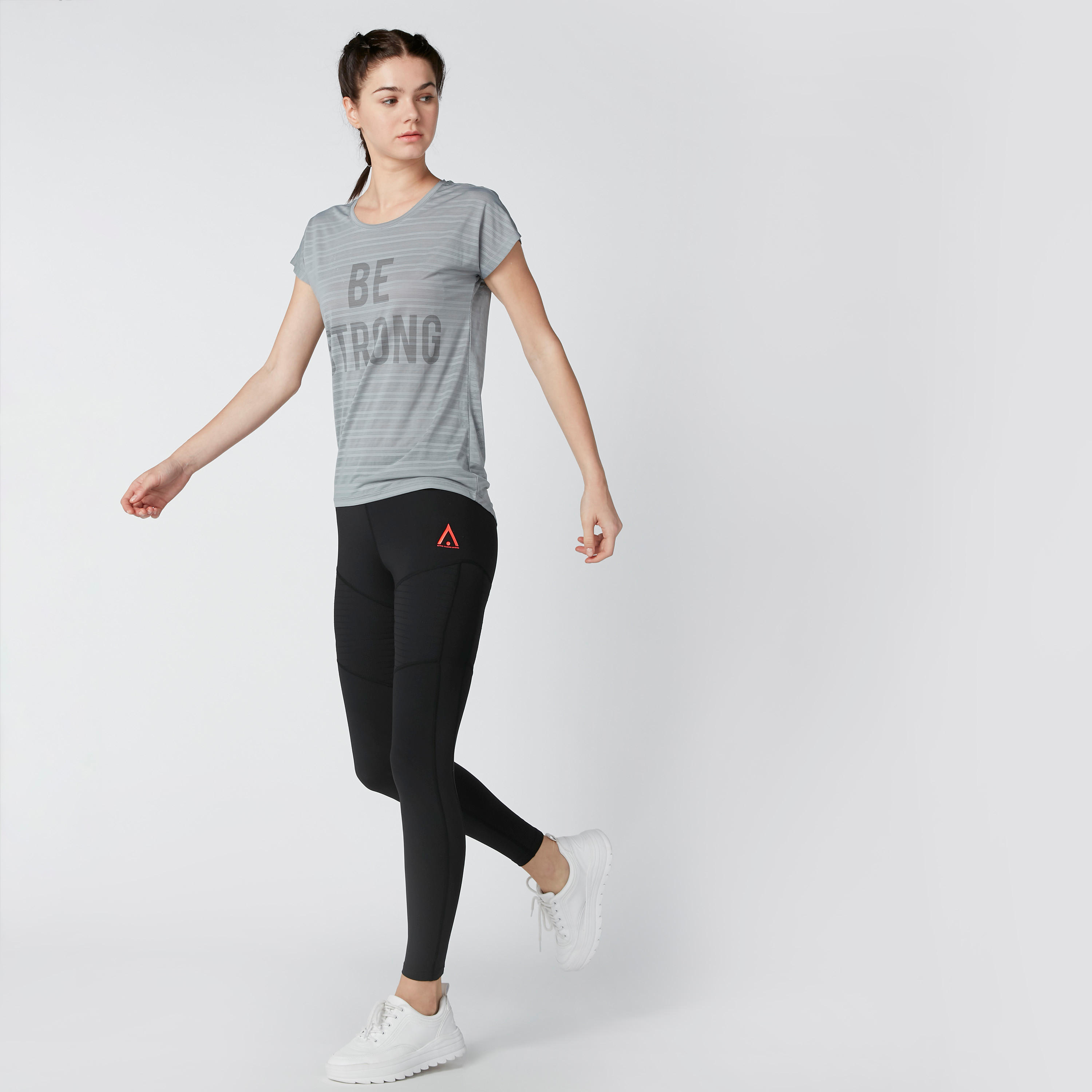 تيشيرت مستدام بياقة مستديرة وأكمام كاب وطبعات-women-clothing-sportswearandactivewear-tshirtsandvests-image-3