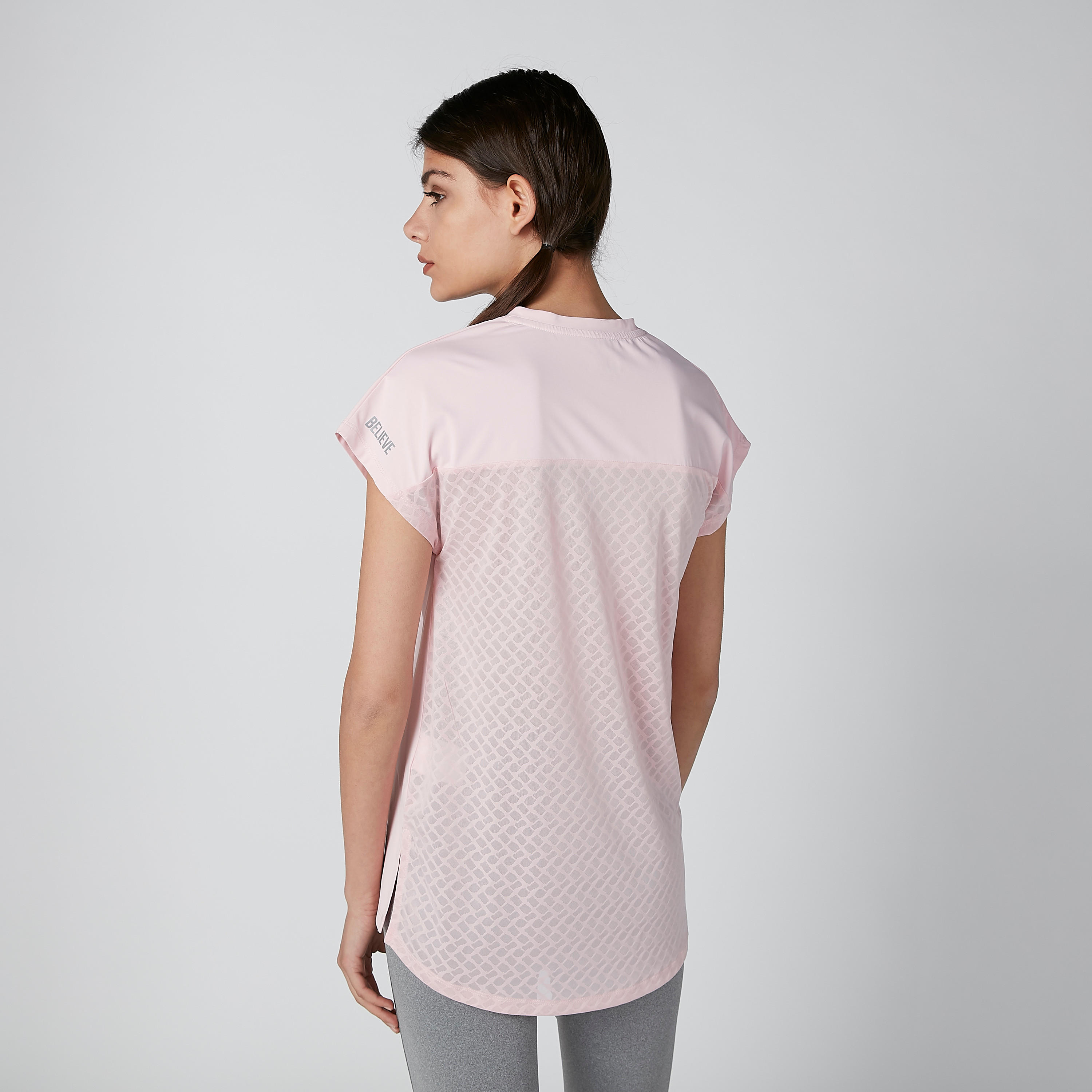 تيشيرت بياقة V وأكمام متصلة وطبعات-women-clothing-sportswearandactivewear-tshirtsandvests-image-3