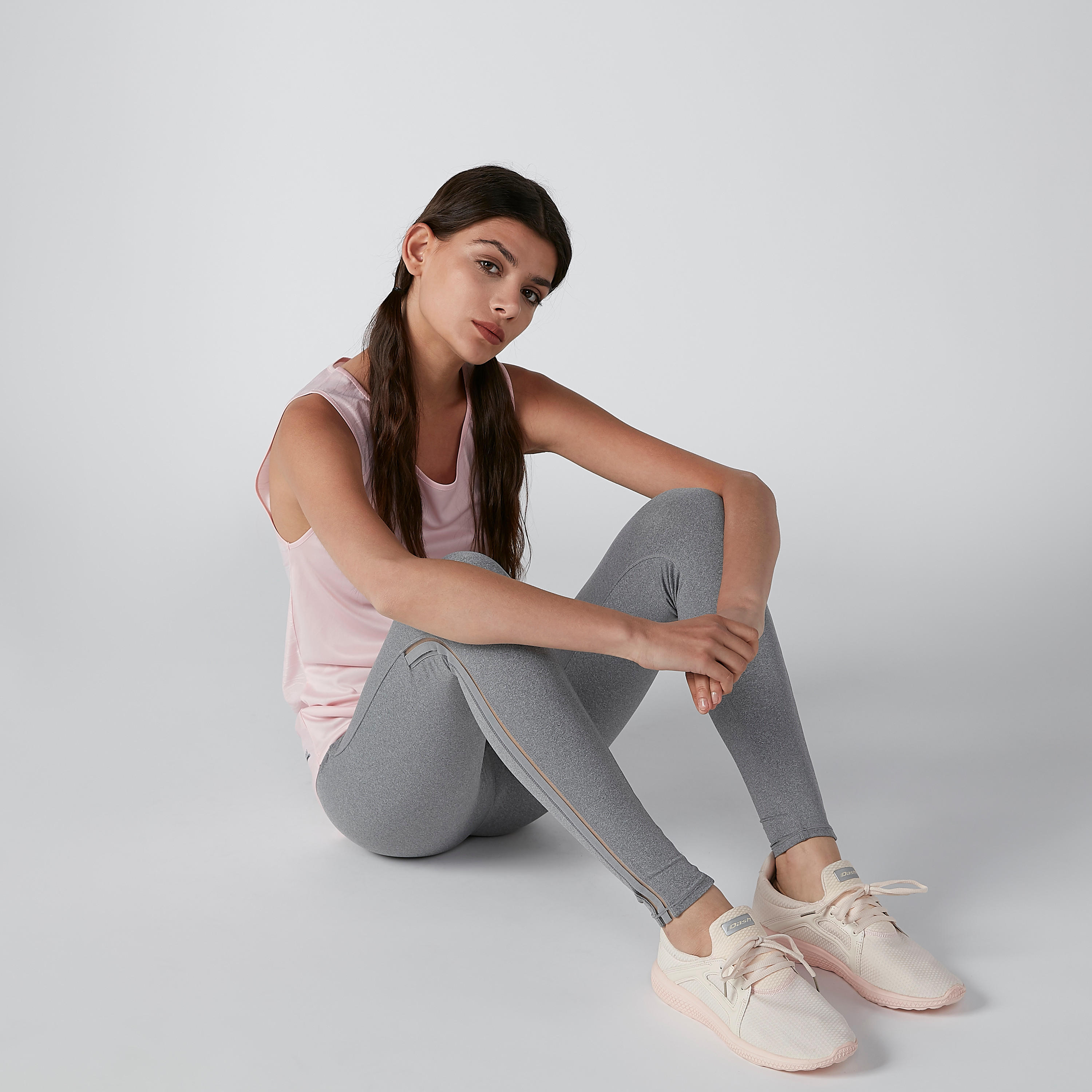 بلوزة دون أكمام بياقة عميقة وفتحة خلفية وطبعات-women-clothing-sportswearandactivewear-tshirtsandvests-image-1
