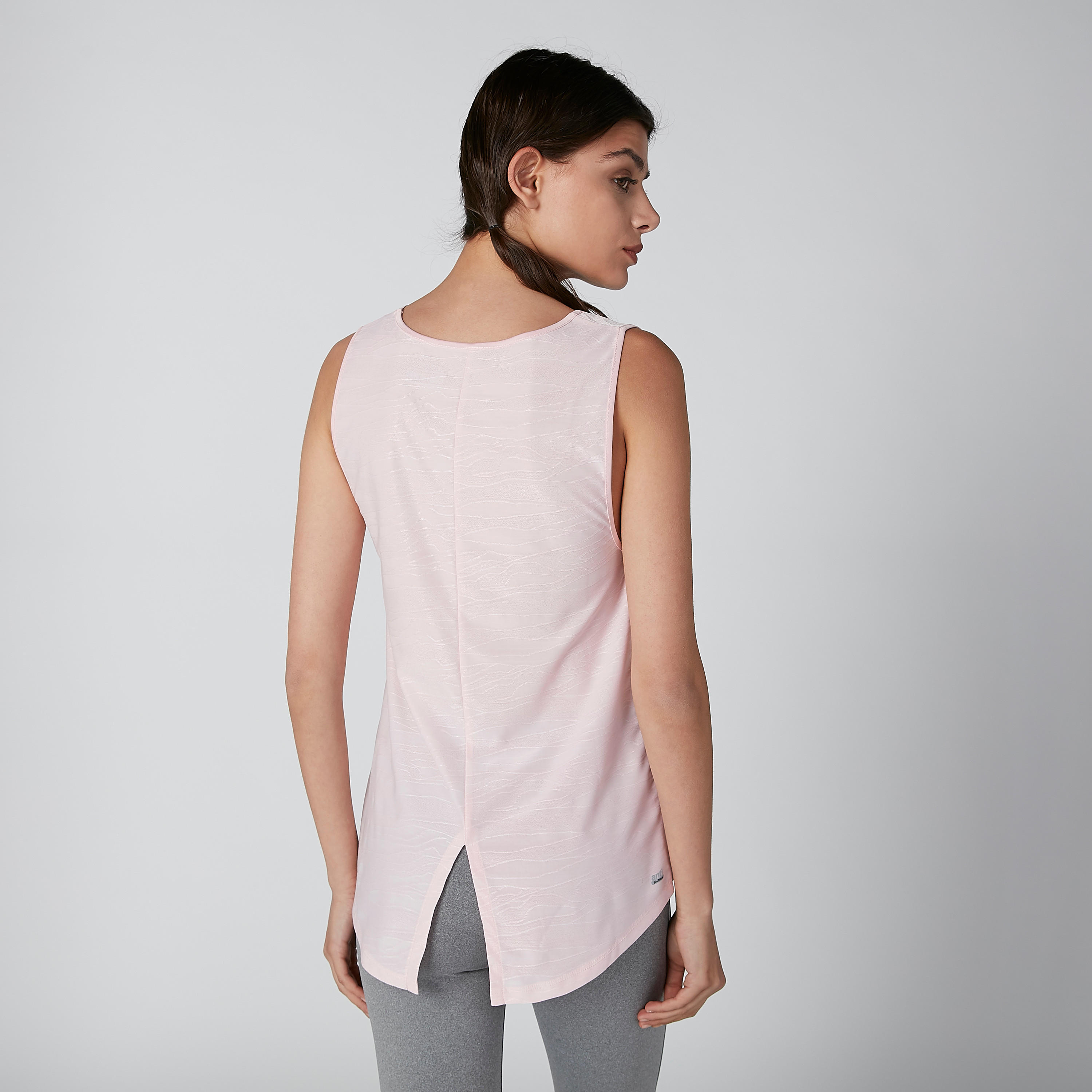 بلوزة دون أكمام بياقة عميقة وفتحة خلفية وطبعات-women-clothing-sportswearandactivewear-tshirtsandvests-image-2