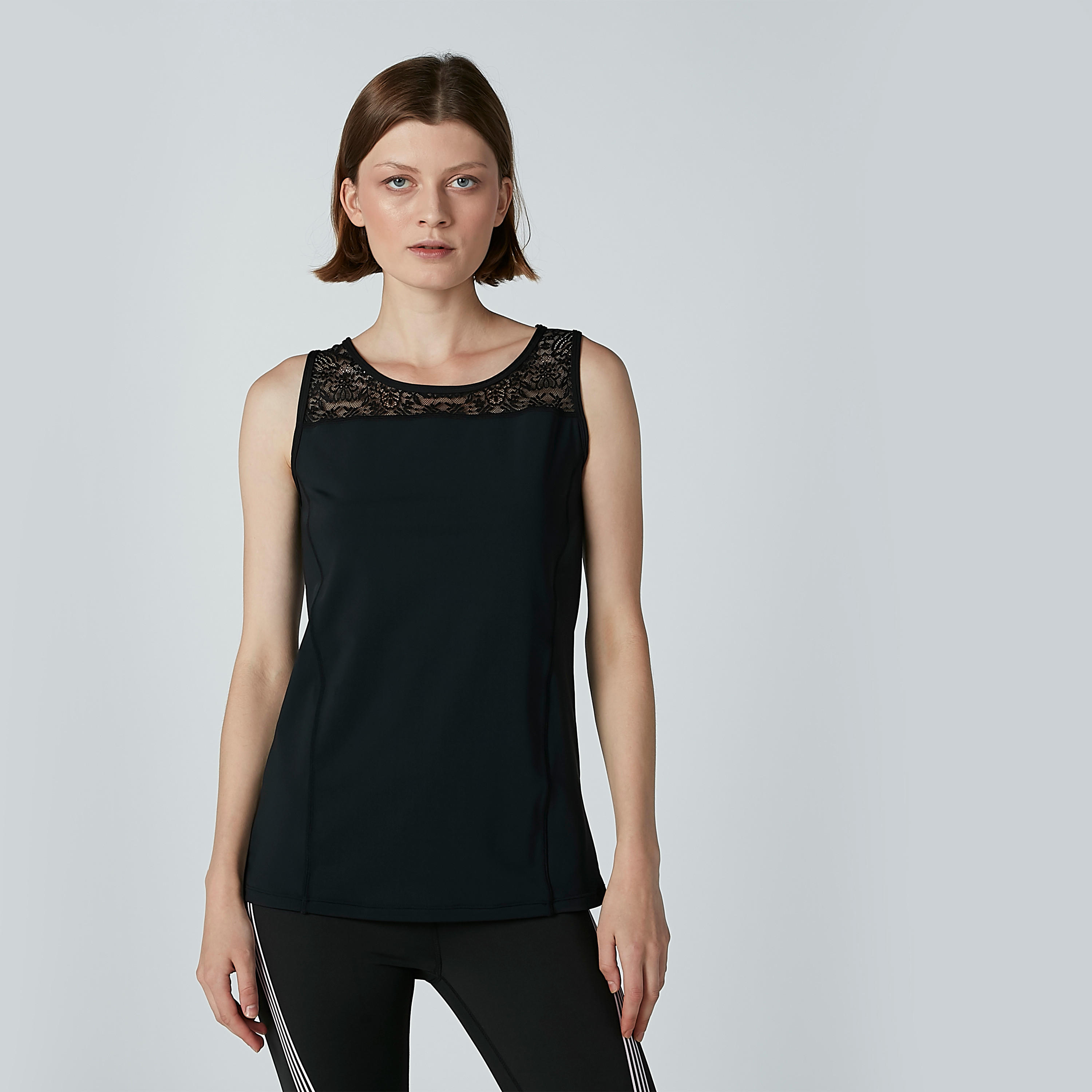 بلوزة دون أكمام بياقة مستديرة وتفاصيل دانتيل-women-clothing-sportswearandactivewear-tshirtsandvests-image-3