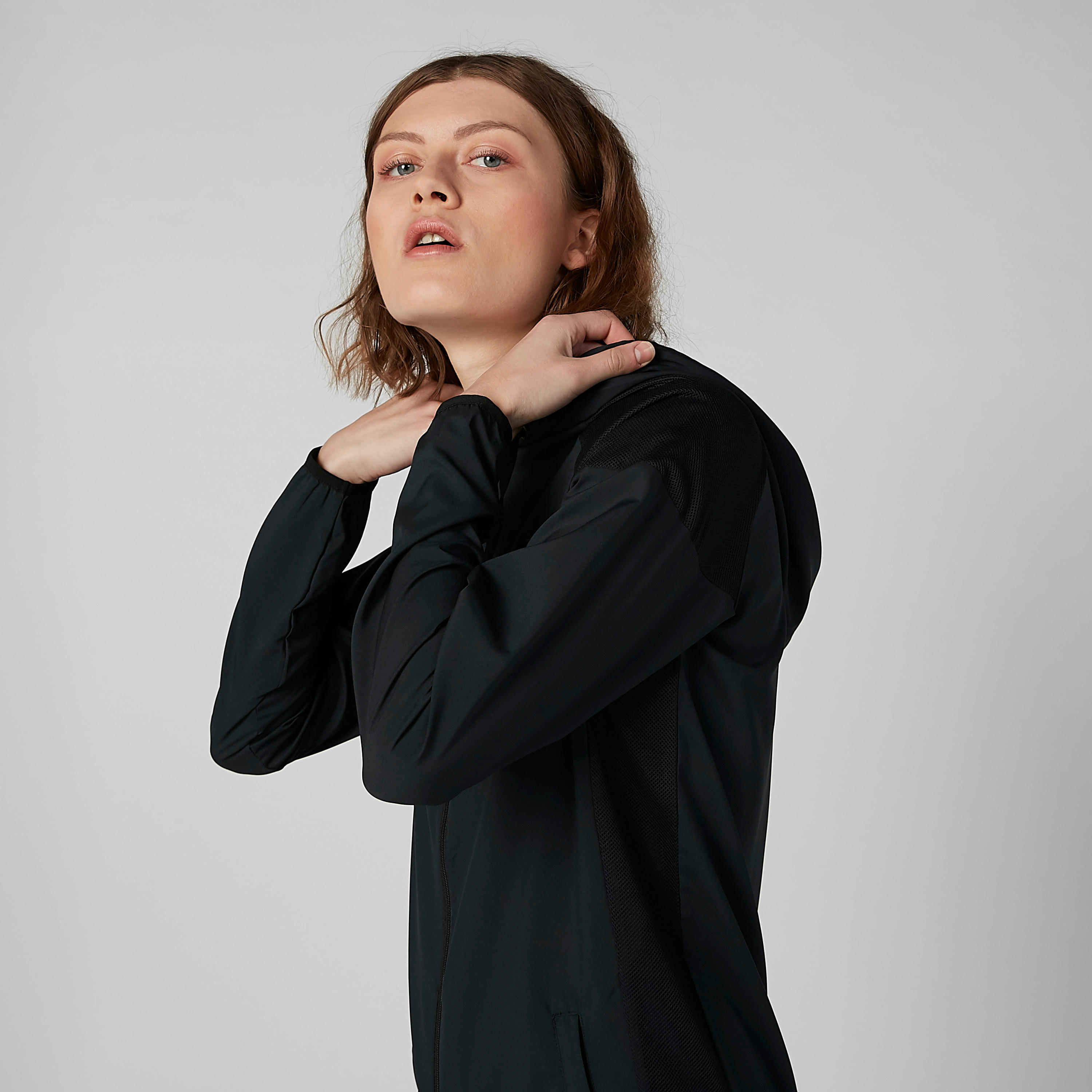 جاكيت سادة بقبّعة وجيوب بسحّاب وحوّاف برباط-women-clothing-sportswearandactivewear-coatsandjackets-jackets-image-3
