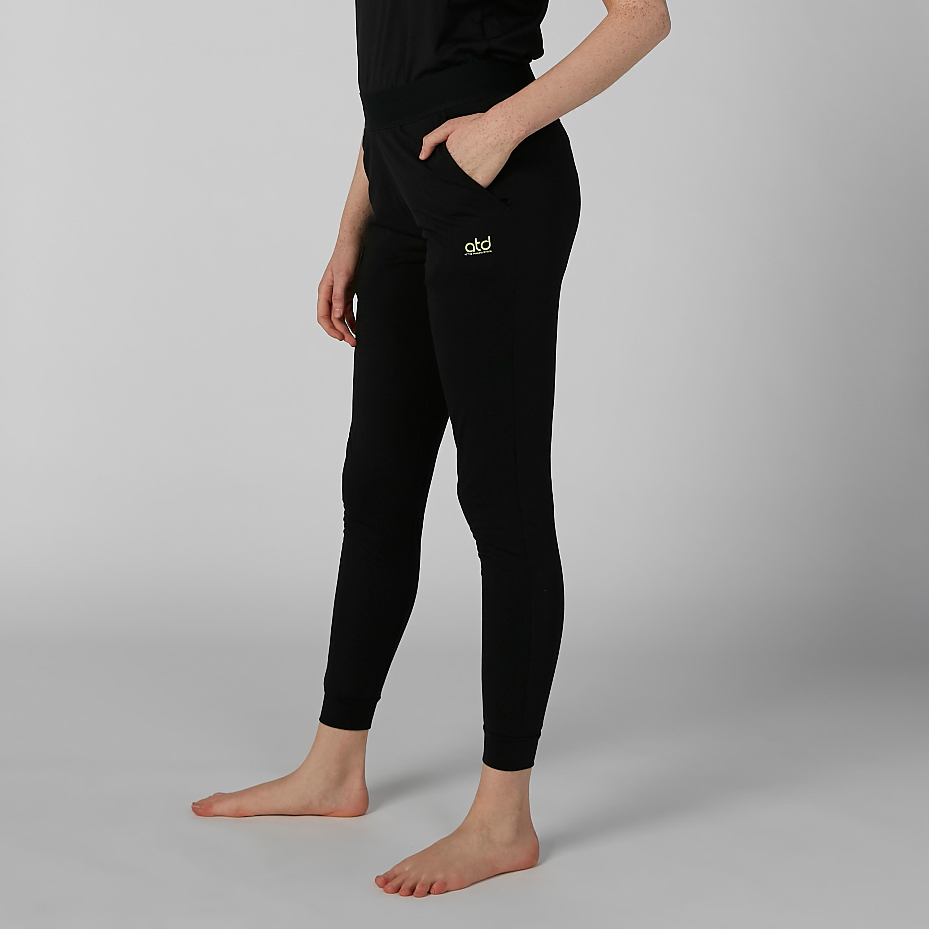 بنطال ليقنز سادة بجيوب-women-clothing-bottoms-leggings-image-5