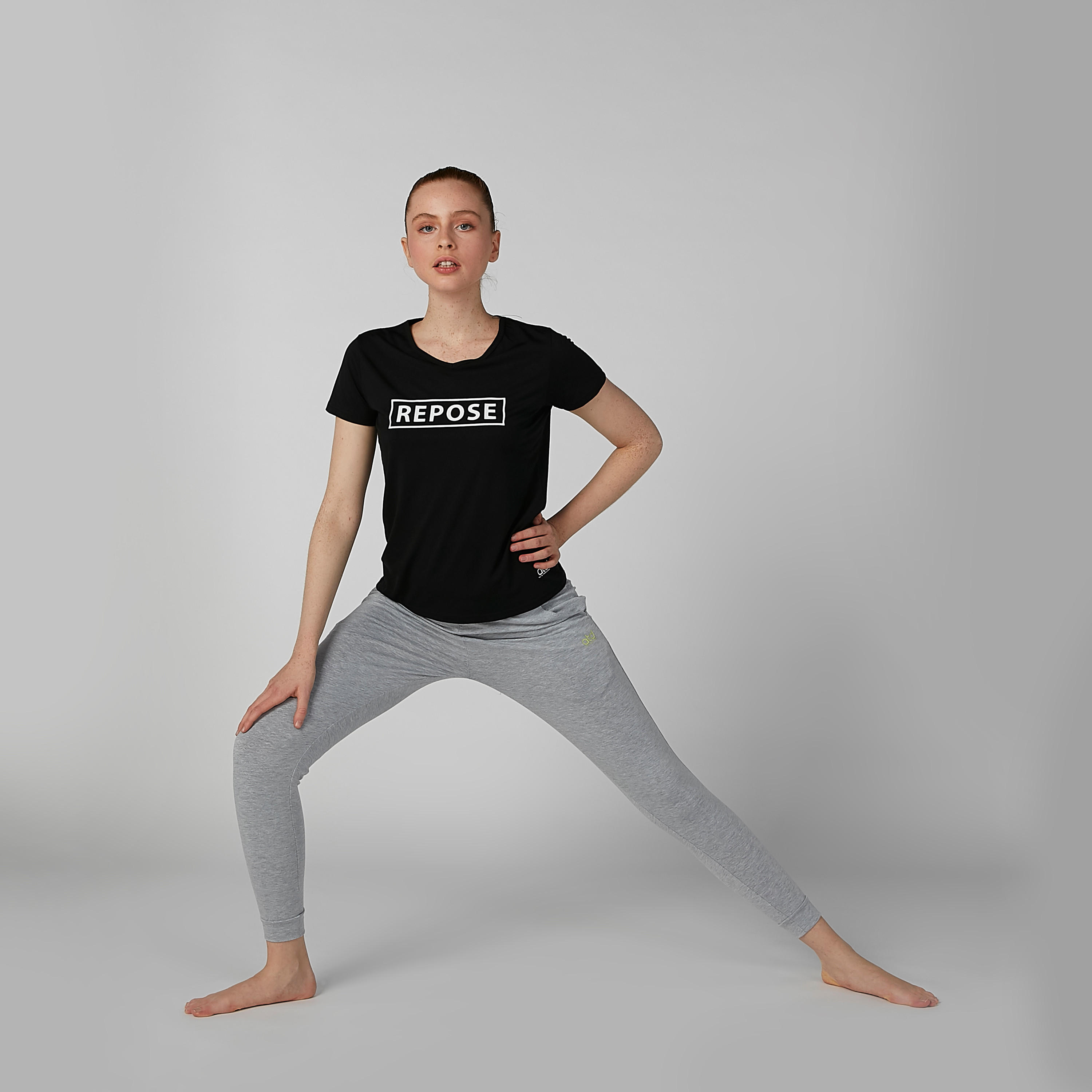 بنطال ليقنز سادة بخصر مطّاطي-women-clothing-sportswearandactivewear-bottoms-image-2